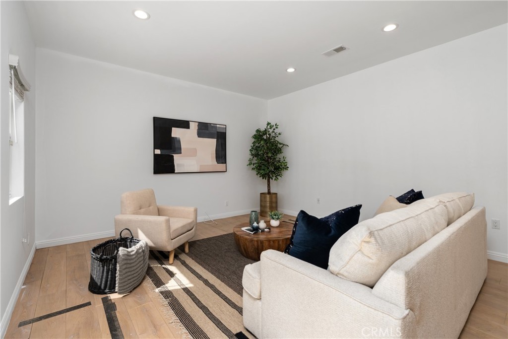 Tarzana, California, 91356, United States, 3 Bedrooms Bedrooms, ,3 BathroomsBathrooms,Residential,For Sale,1918150
