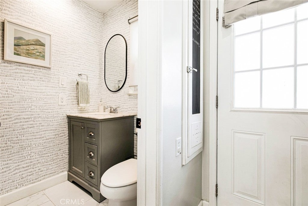 Van Nuys, California, 91402, United States, 3 Bedrooms Bedrooms, ,1 BathroomBathrooms,Residential,For Sale,1949812