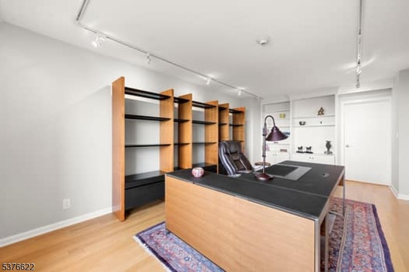 Verona Twp., New Jersey, 07044, United States, 2 Bedrooms Bedrooms, ,2 BathroomsBathrooms,Residential,For Sale,1976257