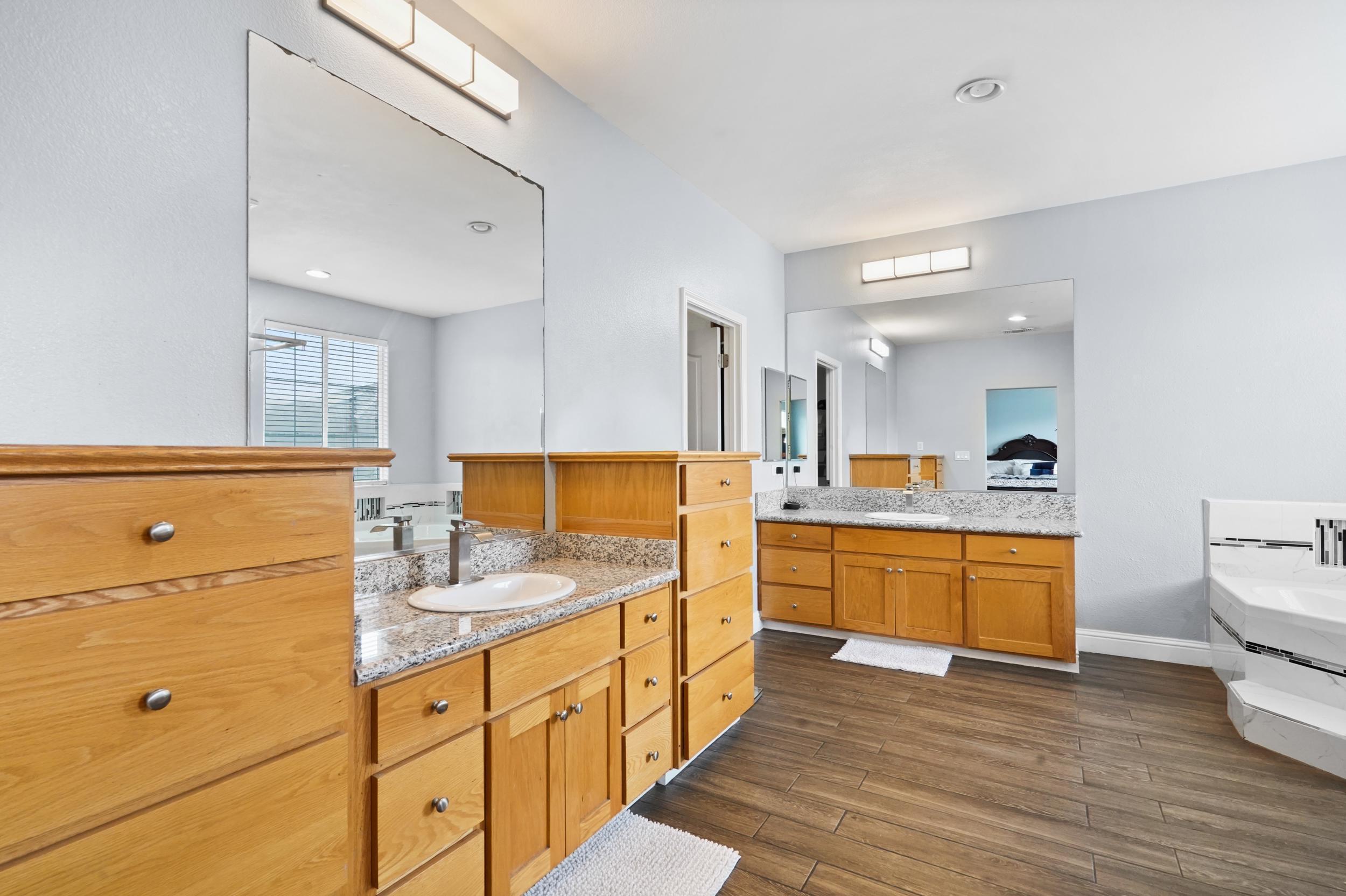 Porterville, California, 93257, United States, 5 Bedrooms Bedrooms, ,3 BathroomsBathrooms,Residential,For Sale,1983306