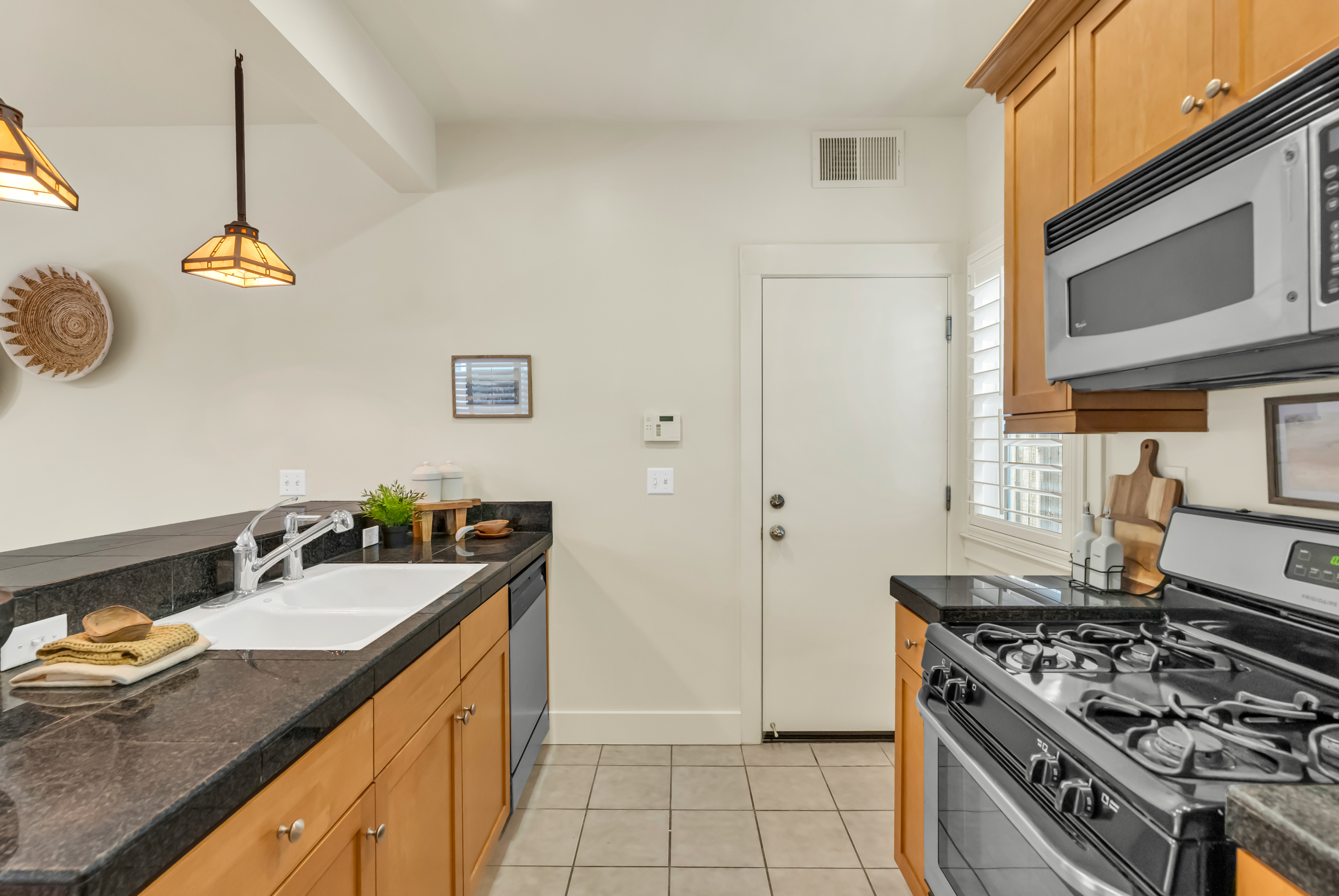  936 52nd Street, Sacramento, CA, 95819 - 物件實景