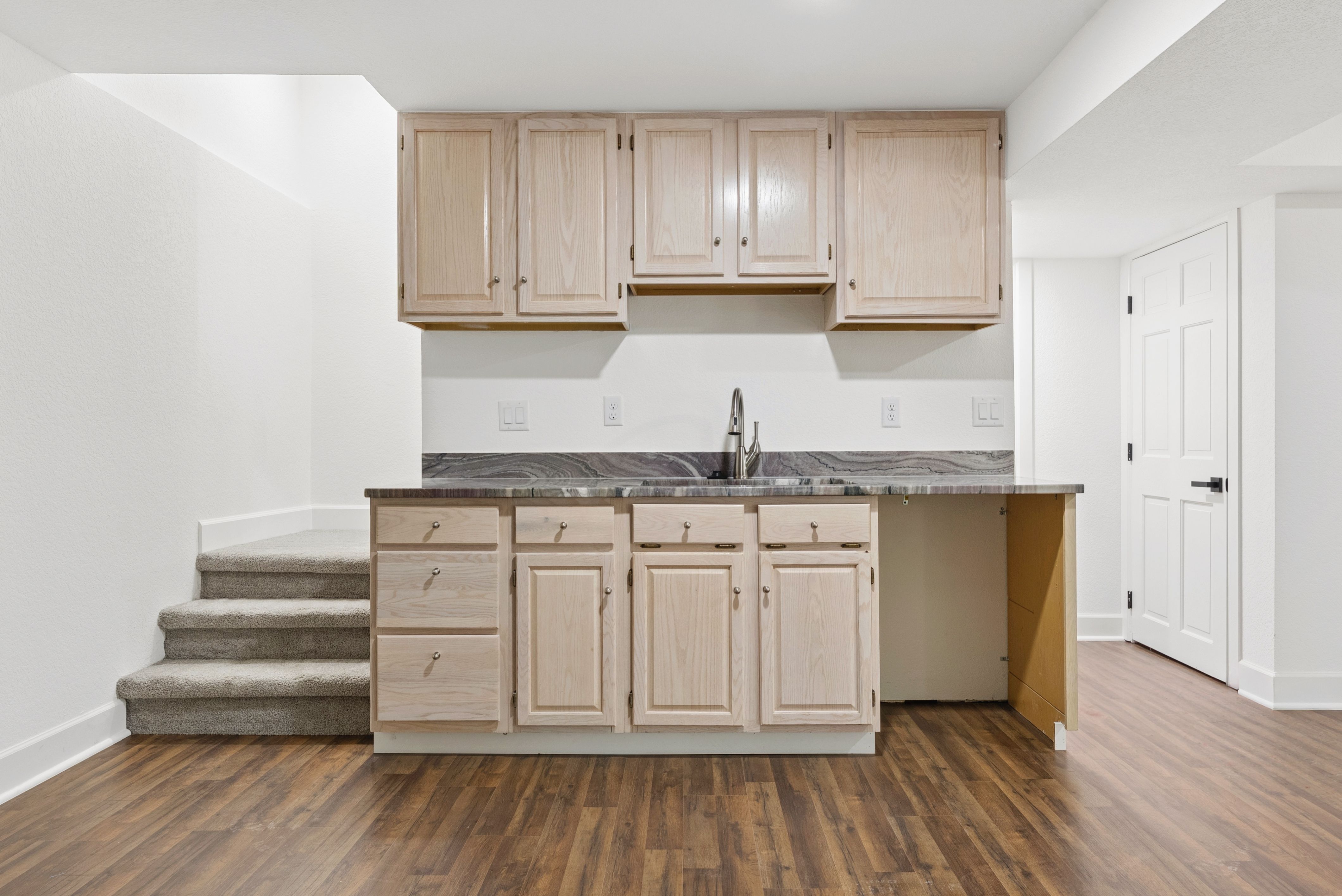  Nestled on a cul-de-sac in the sought-after Piney Creek neighborhood, - 物件實景