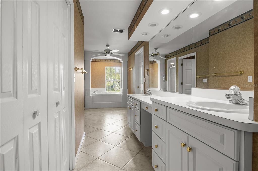 Lakeland, Florida, 33813, United States, 4 Bedrooms Bedrooms, ,4 BathroomsBathrooms,Residential,For Sale,1948005