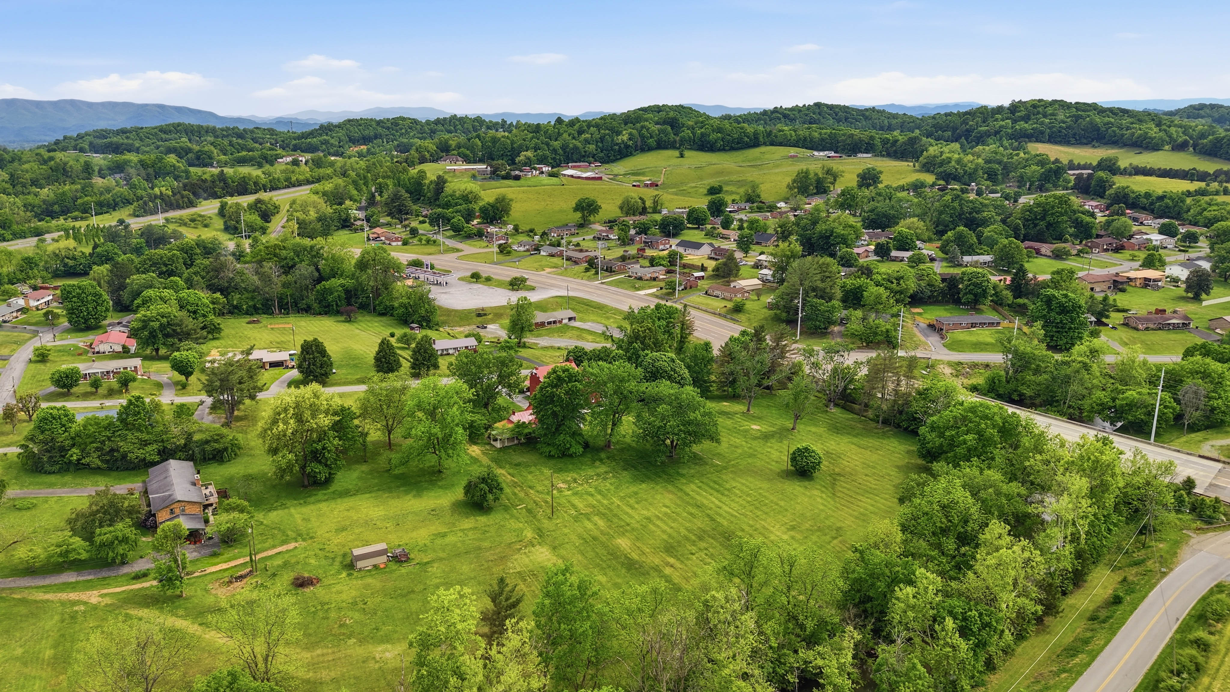  240 Maplehurst Lane, Bluff City, TN 37618 - 物件實景