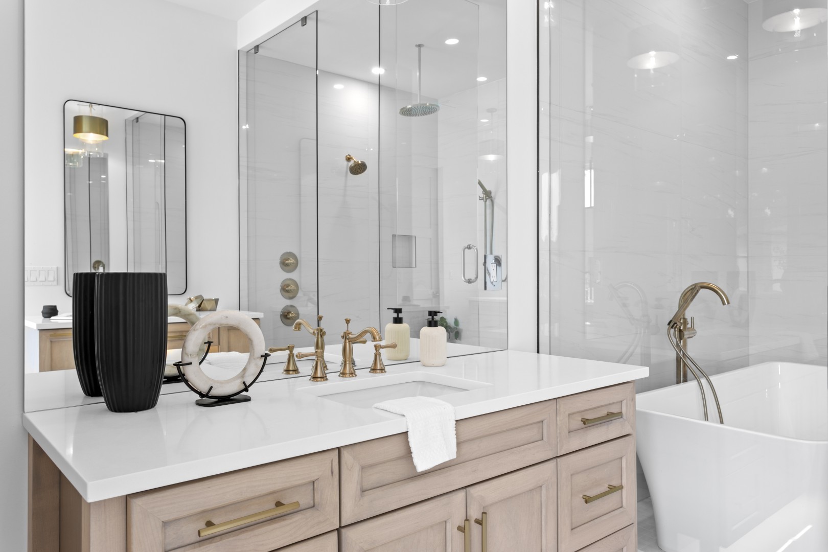 Tampa, Florida, 33611, United States, 6 Bedrooms Bedrooms, ,6 BathroomsBathrooms,Residential,For Sale,1981634