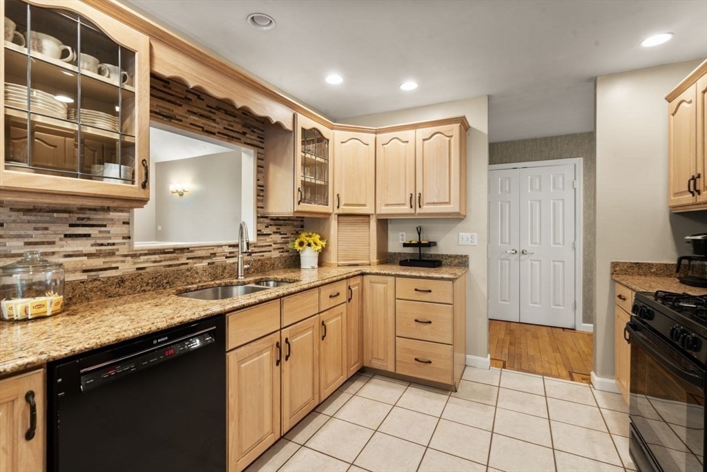 Halifax, Massachusetts, 02338, United States, 3 Bedrooms Bedrooms, ,3 BathroomsBathrooms,Residential,For Sale,1938860