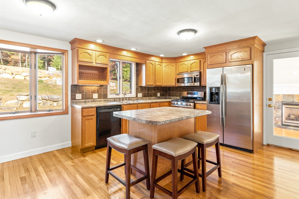 Billerica, Massachusetts, 01821, United States, 4 Bedrooms Bedrooms, ,4 BathroomsBathrooms,Residential,For Sale,1935395