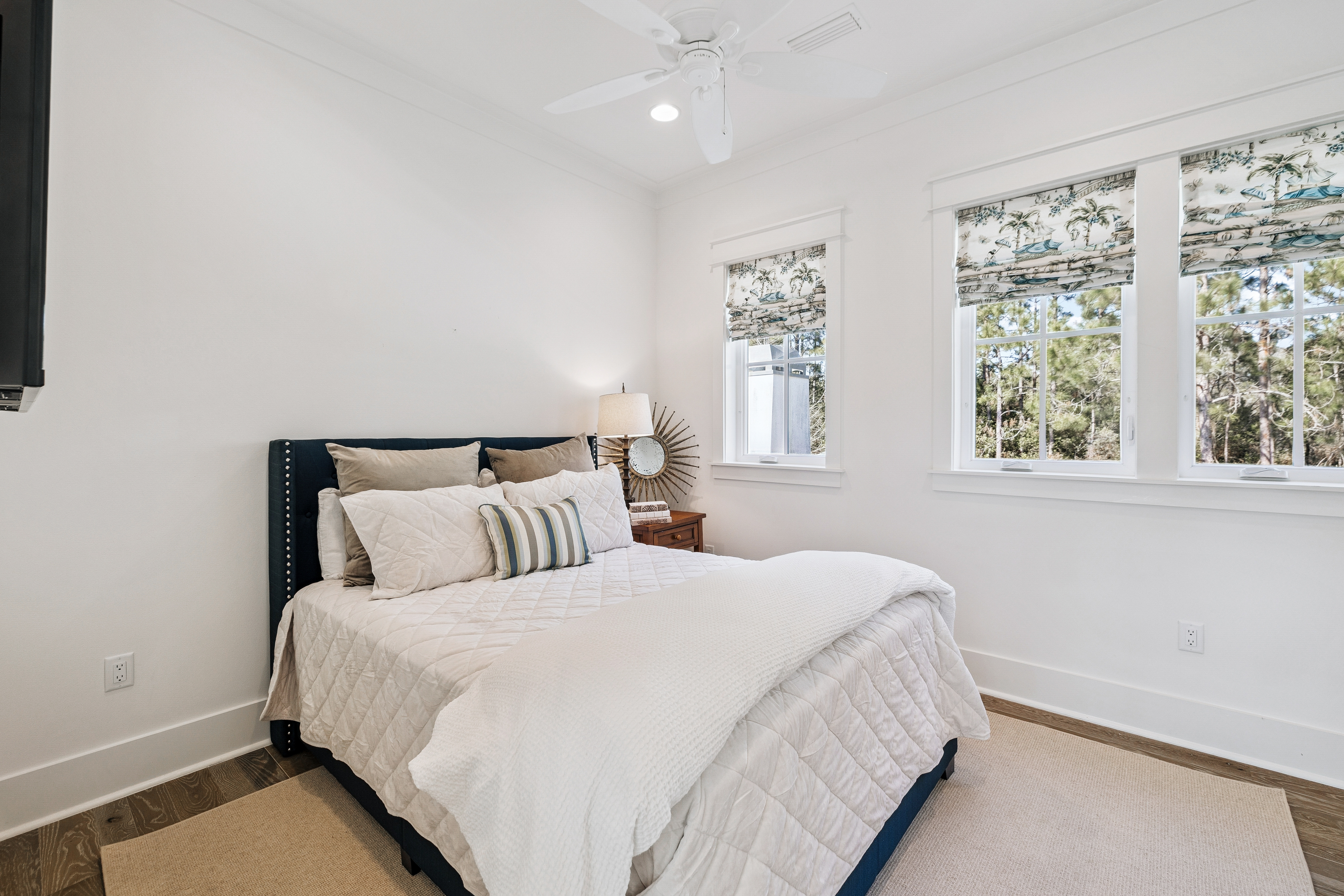  Designer-Furnished Coastal Retreat with Cabana & Outdoor Fireplace - 物件實景