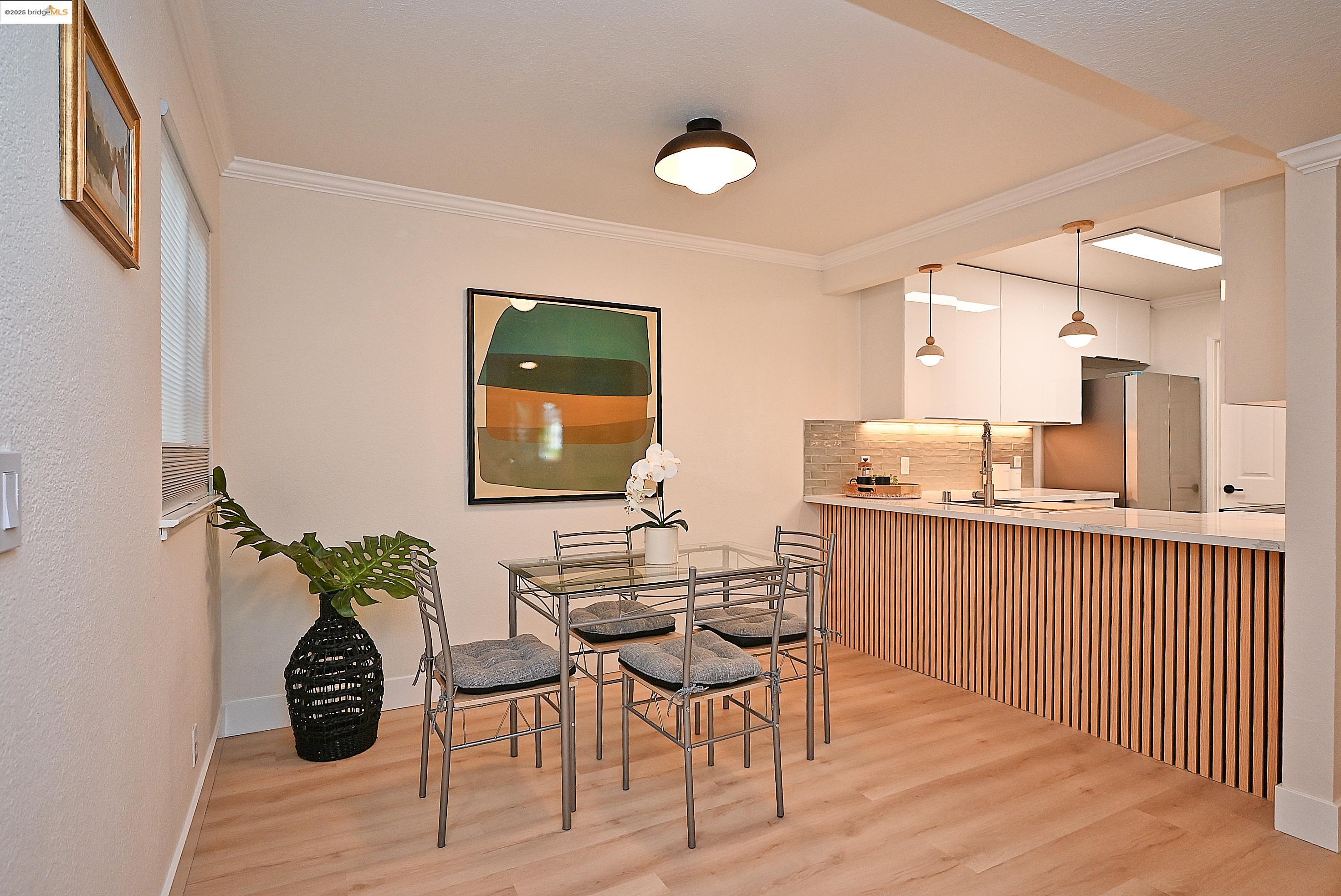 Oakland, California, 94605, United States, 2 Bedrooms Bedrooms, ,2 BathroomsBathrooms,Residential,For Sale,2000810