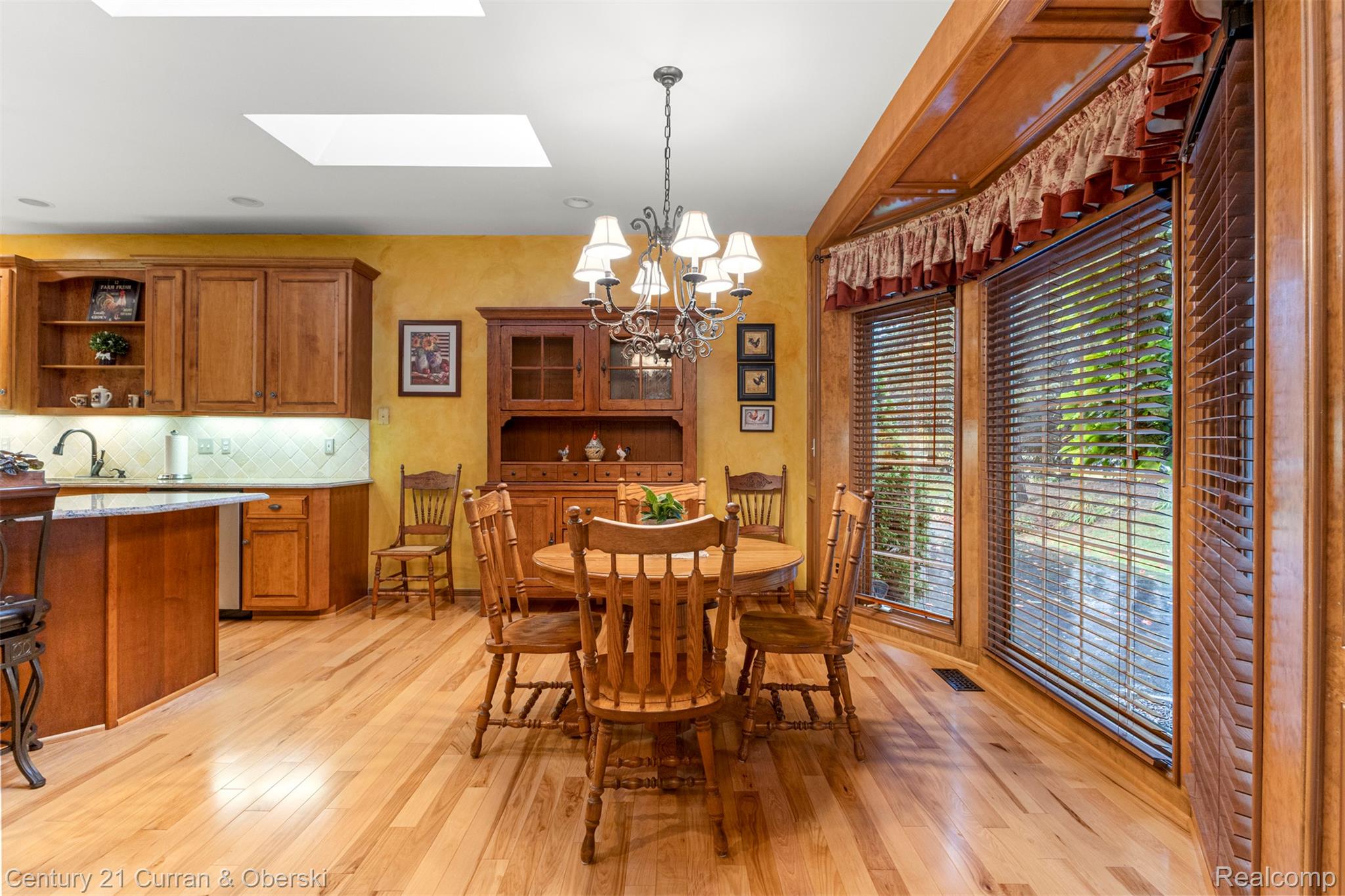 Shelby Charter Township, Michigan, 48316, United States, 2 Bedrooms Bedrooms, ,4 BathroomsBathrooms,Residential,For Sale,1977088