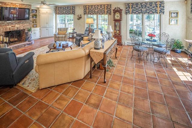 Dover, New Hampshire, 03820, United States, 3 Bedrooms Bedrooms, ,4 BathroomsBathrooms,Residential,For Sale,1926257