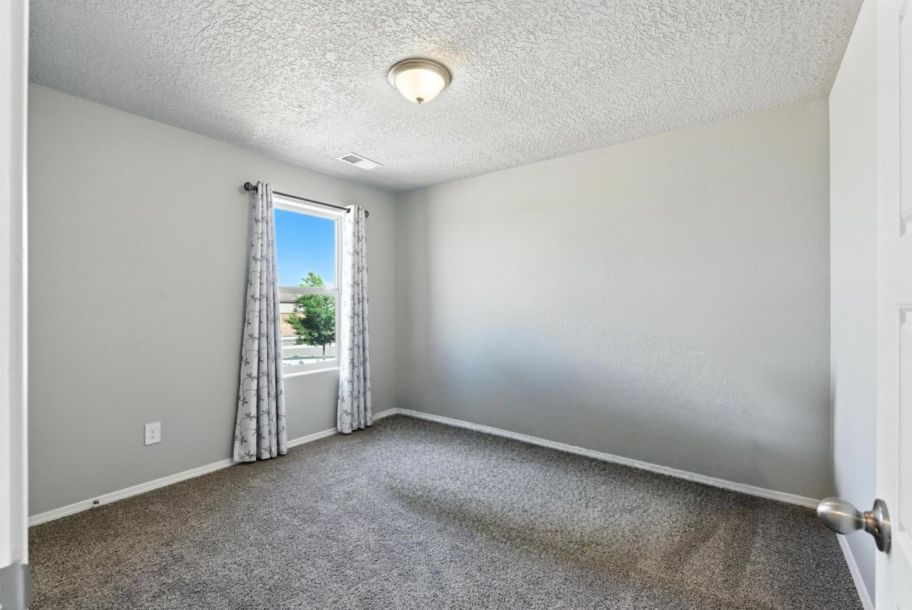 Rio Rancho, New Mexico, 87124, United States, 4 Bedrooms Bedrooms, ,3 BathroomsBathrooms,Residential,For Sale,1868349