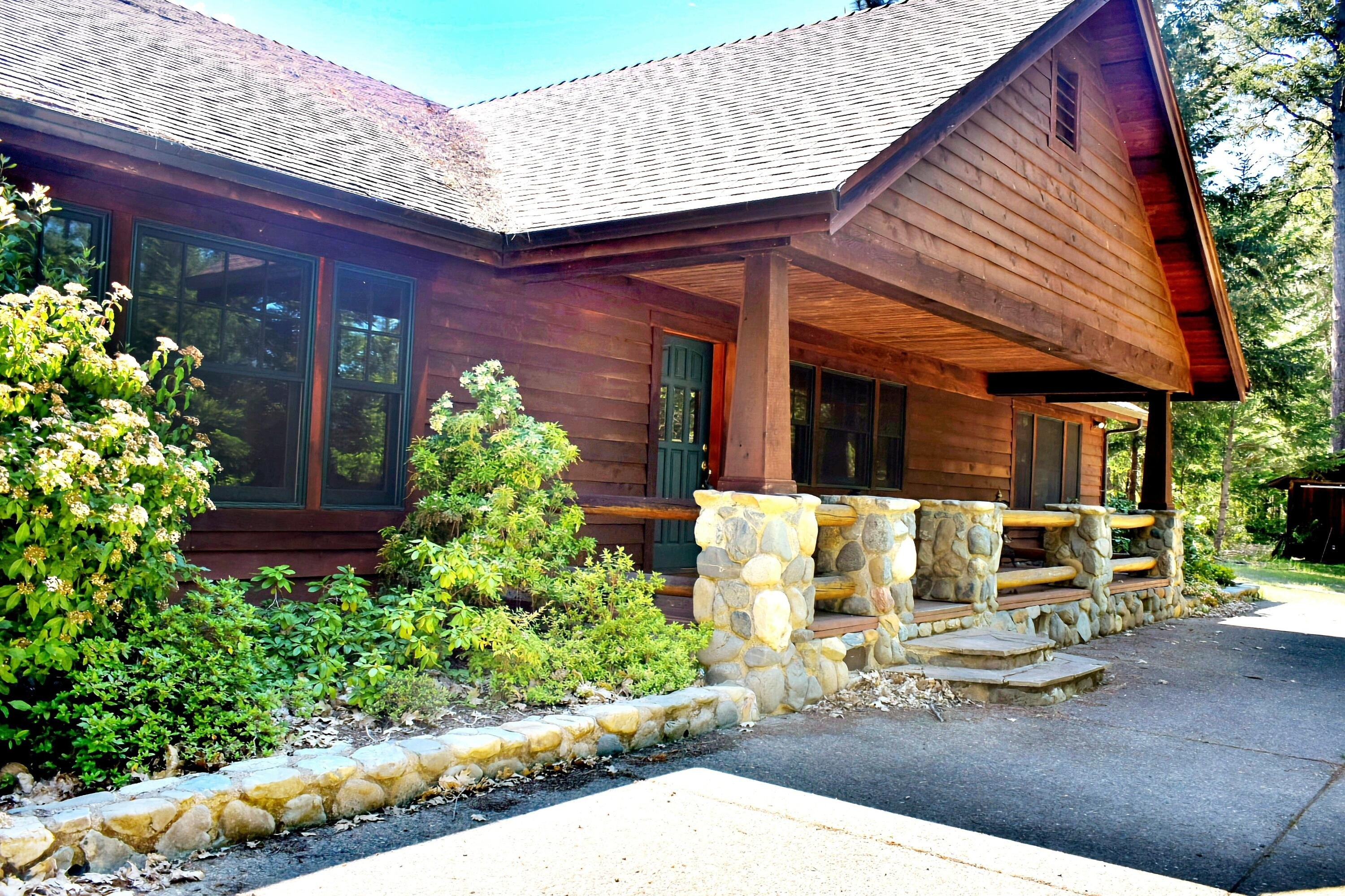 Cave Junction, Oregon, 97523, United States, 3 Bedrooms Bedrooms, ,3 BathroomsBathrooms,Residential,For Sale,1975674