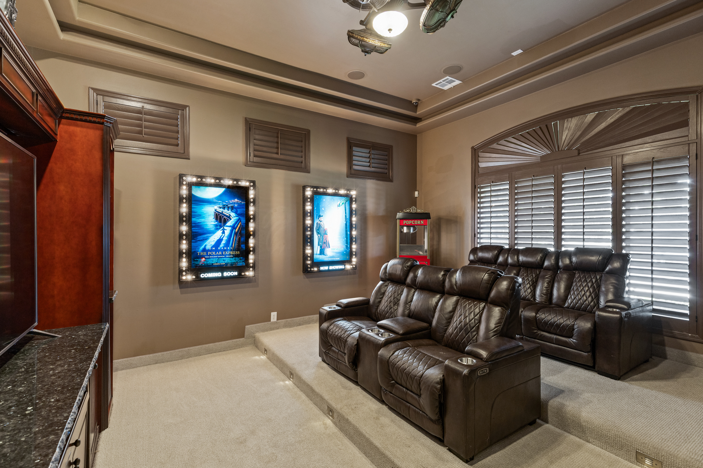 Tempe, Arizona, 85284, United States, 5 Bedrooms Bedrooms, ,3 BathroomsBathrooms,Residential,For Sale,1989924