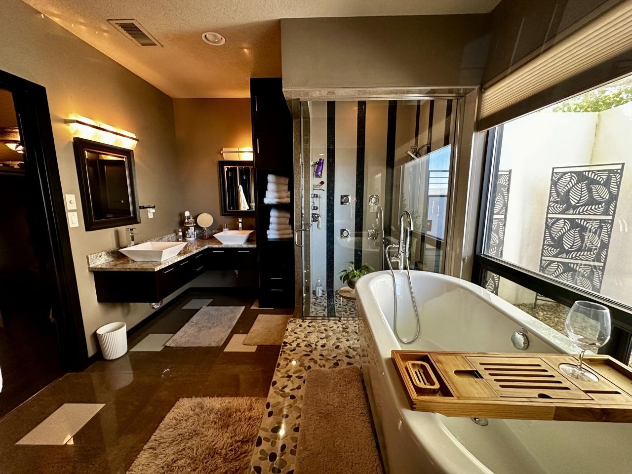 Elephant Butte, New Mexico, 87935, United States, 4 Bedrooms Bedrooms, ,4 BathroomsBathrooms,Residential,For Sale,1949641