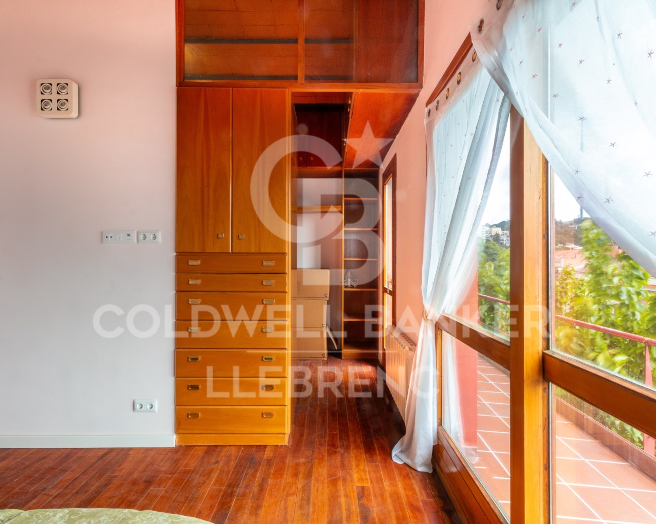 Barcelona, Catalonia, ES, 4 Bedrooms Bedrooms, ,3 BathroomsBathrooms,Residential,For Sale,1827300