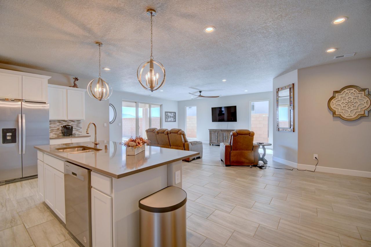 Albuquerque, New Mexico, 87114, United States, 4 Bedrooms Bedrooms, ,3 BathroomsBathrooms,Residential,For Sale,1817446