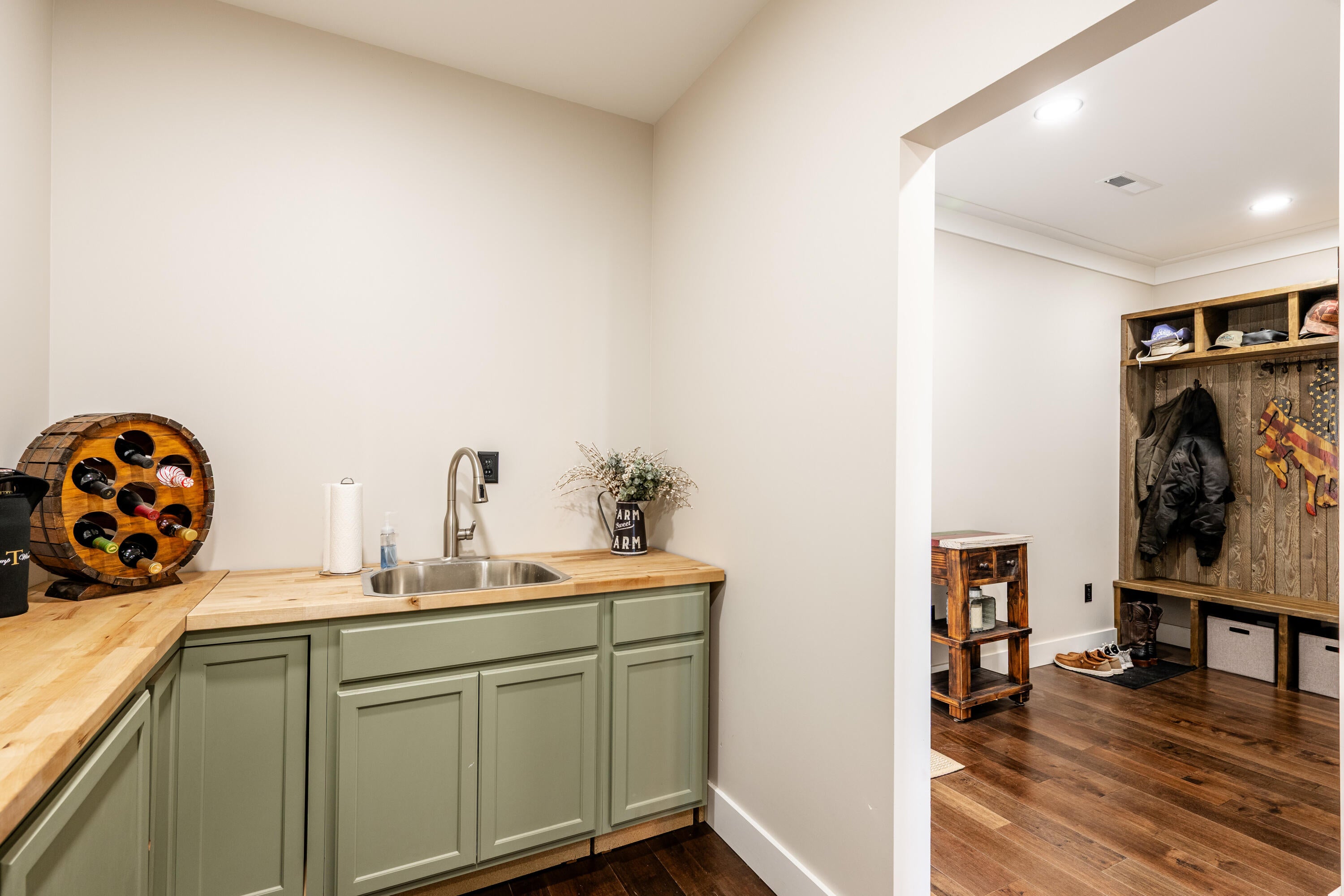 Ranchester, Wyoming, 82839, United States, 5 Bedrooms Bedrooms, ,4 BathroomsBathrooms,Residential,For Sale,2016525