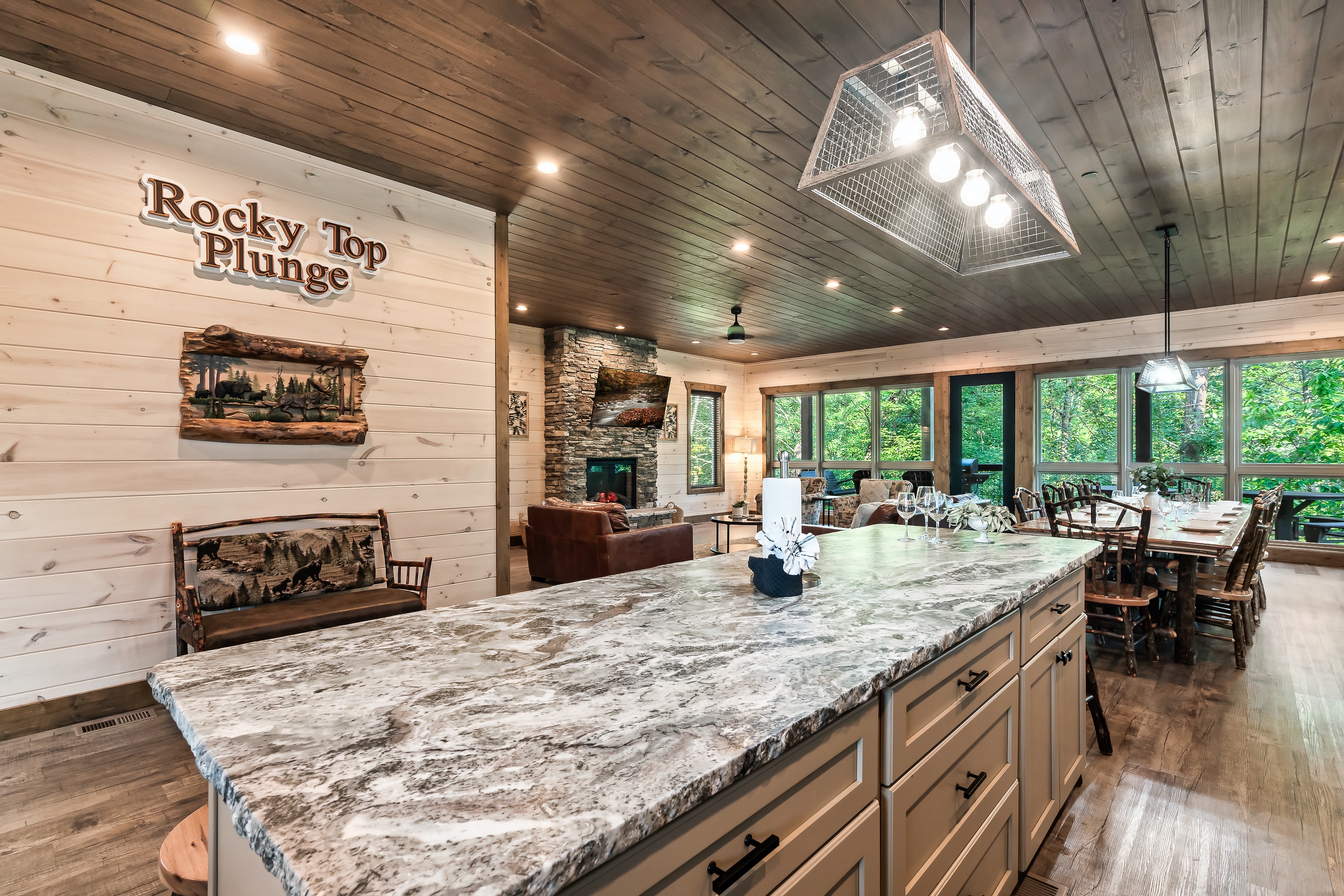 Pigeon Forge, Tennessee, 37862, United States, 4 Bedrooms Bedrooms, ,6 BathroomsBathrooms,Residential,For Sale,1921550