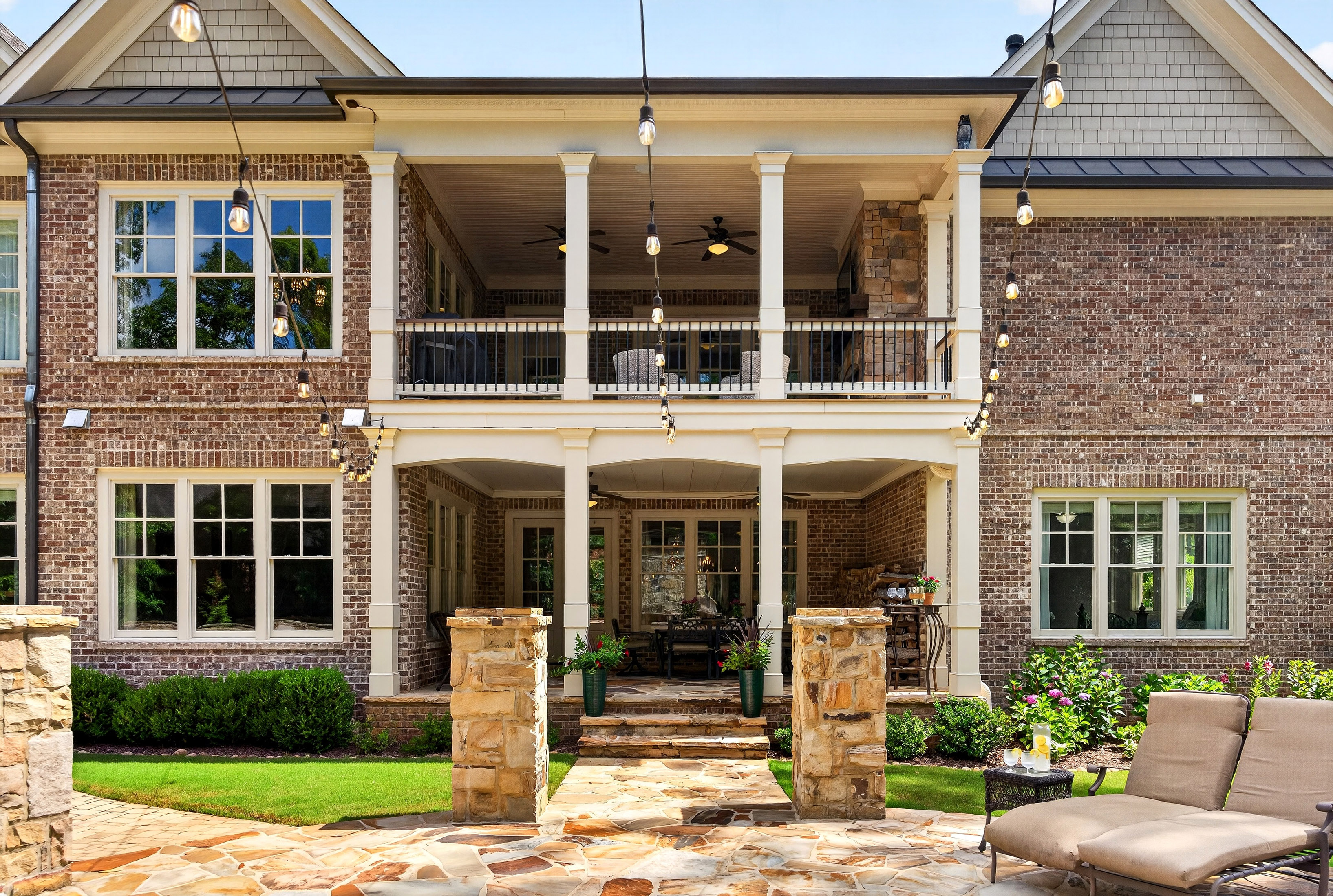  Experience Refined Estate Living in this Exceptional All-Brick and Stone Ranch - 物件實景