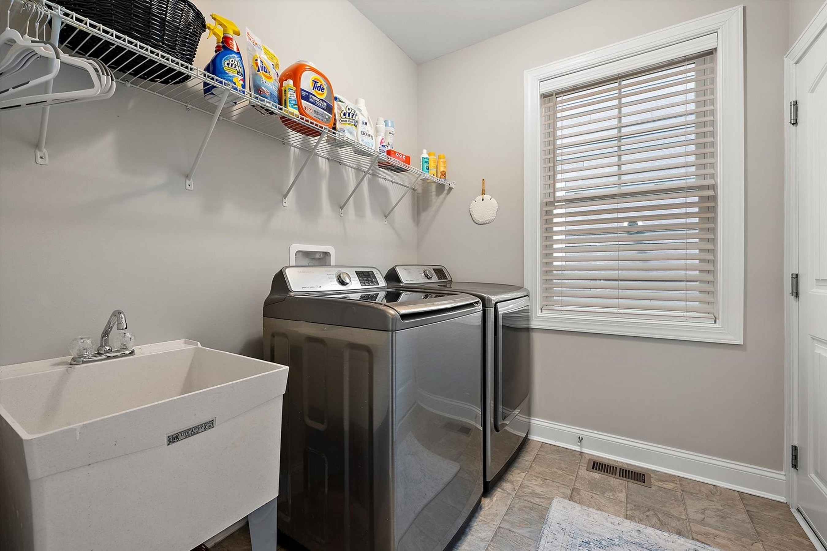  22072 Seaport Square - 物件實景