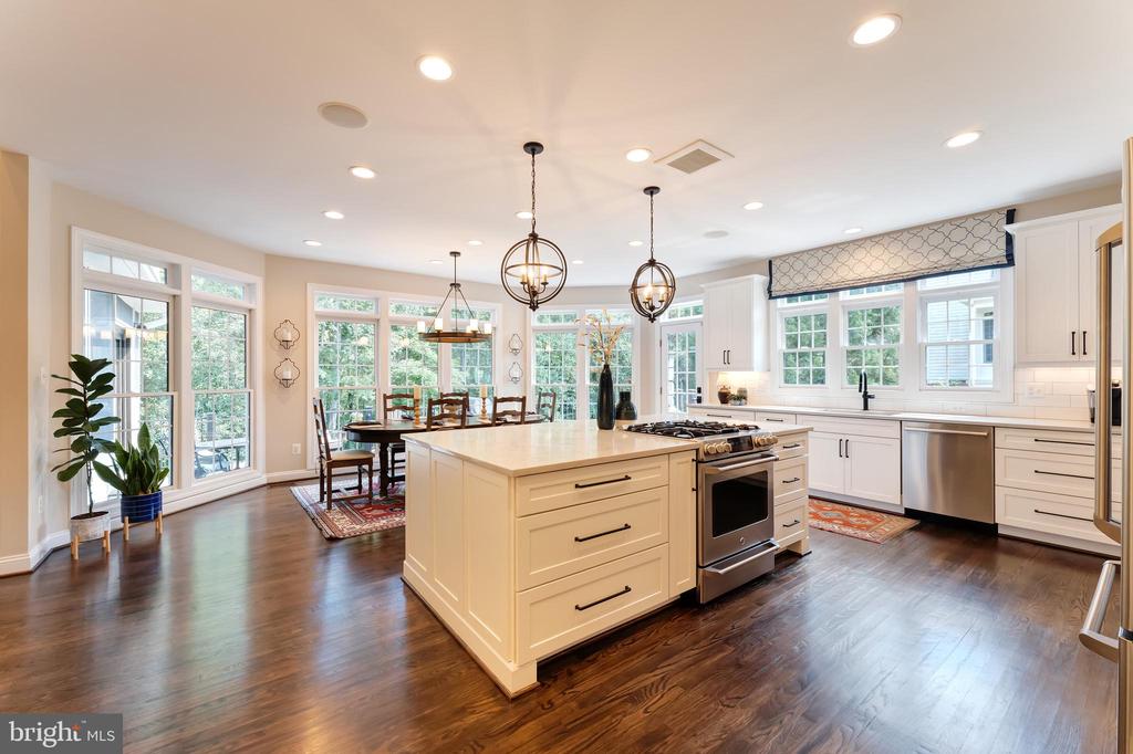 Vienna, Virginia, 22182, United States, 5 Bedrooms Bedrooms, ,6 BathroomsBathrooms,Residential,For Sale,1943879