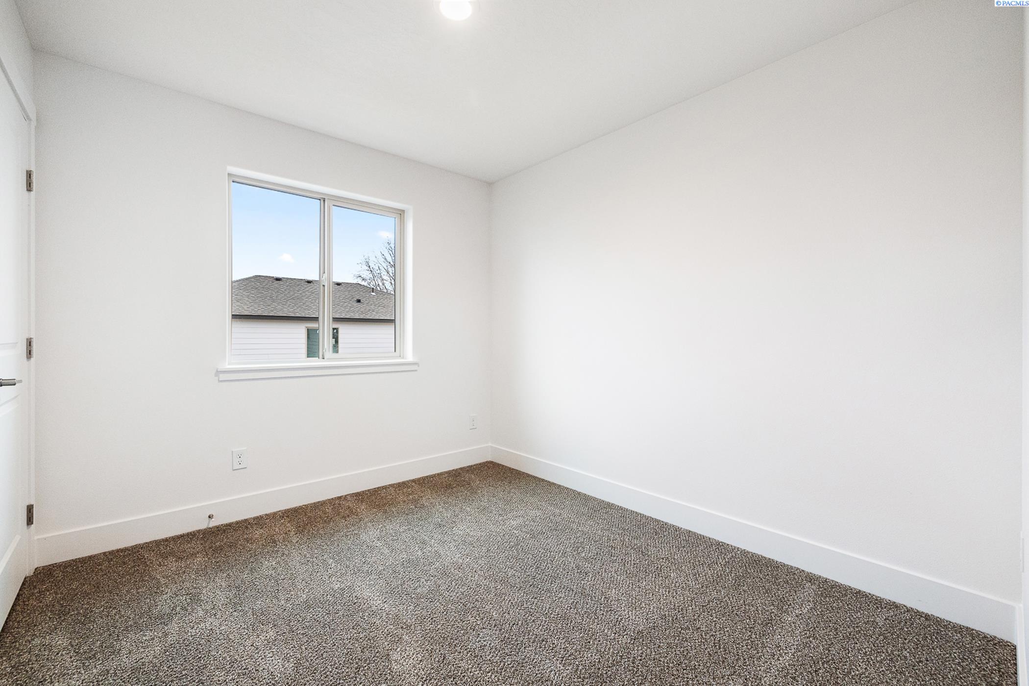 Kennewick, Washington, 99337, United States, 6 Bedrooms Bedrooms, ,Residential,For Sale,1787264