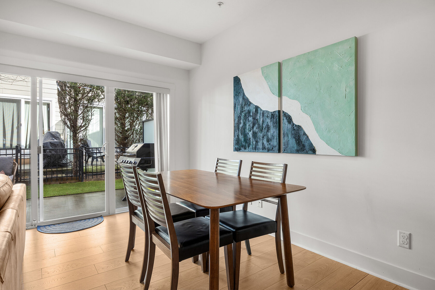  Well Maintained Townhome - 物件實景