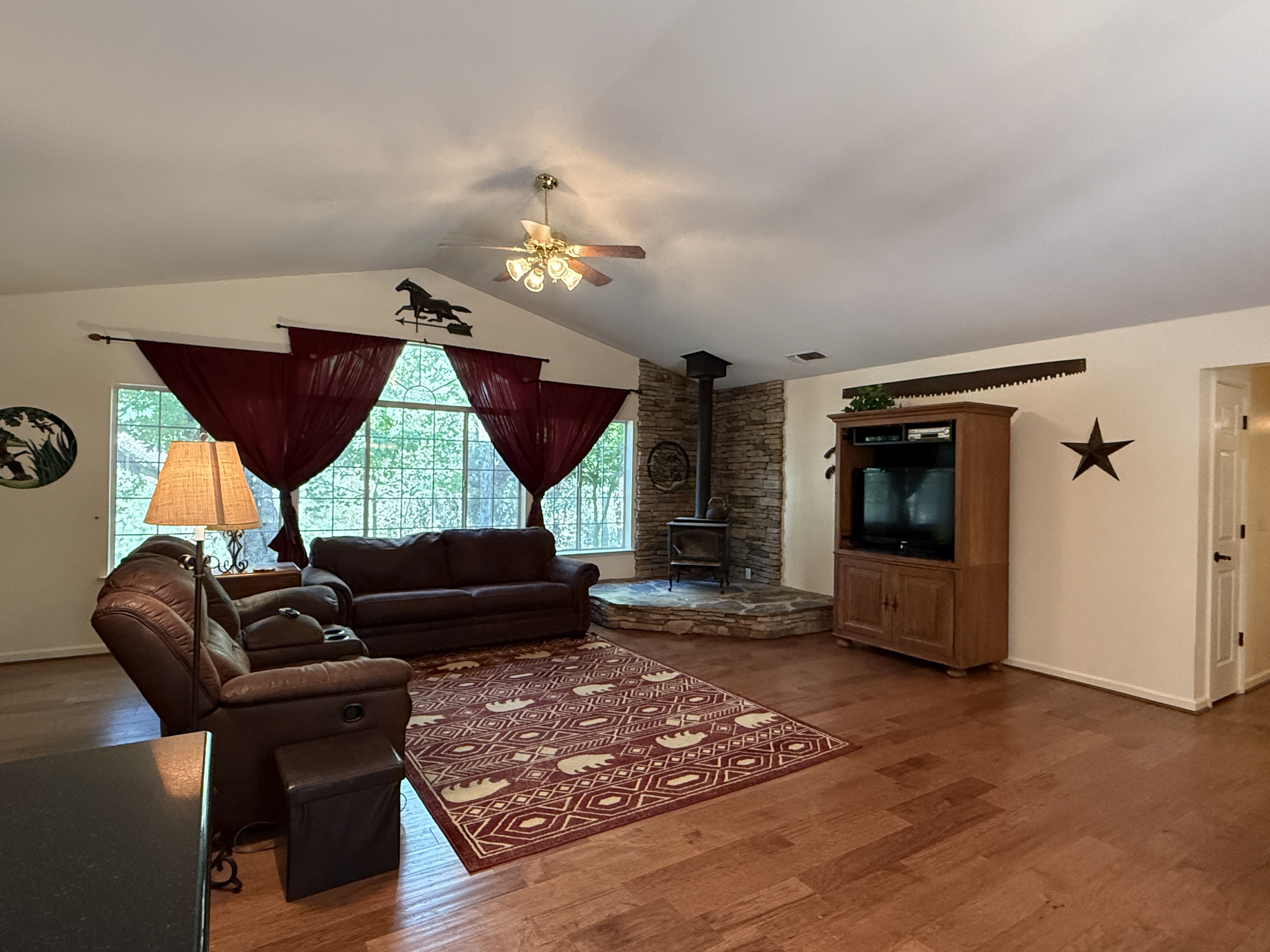 Mariposa, California, 95338, United States, 2 Bedrooms Bedrooms, ,2 BathroomsBathrooms,Residential,For Sale,1983625