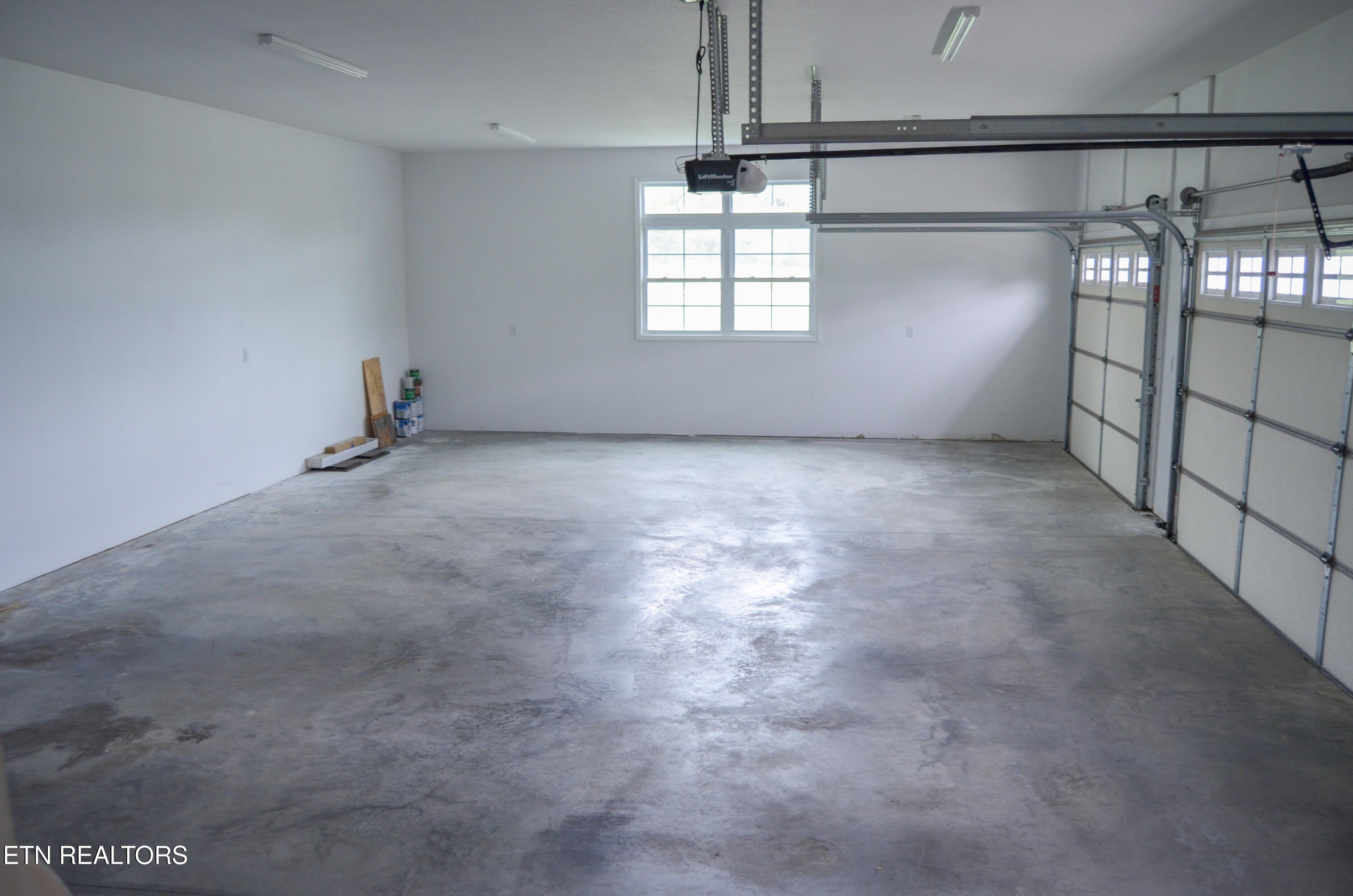 Crossville, Tennessee, 38555, United States, 3 Bedrooms Bedrooms, ,3 BathroomsBathrooms,Residential,For Sale,1978322