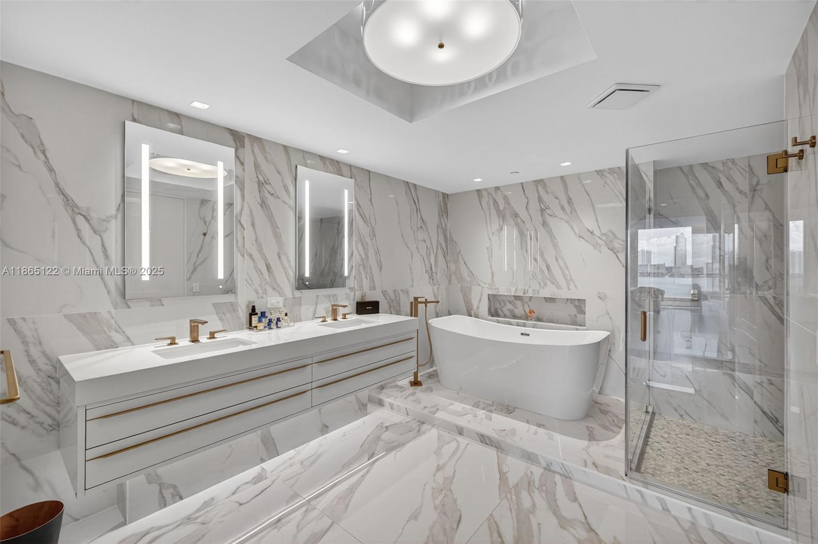 Aventura, Florida, 33160, United States, 3 Bedrooms Bedrooms, ,4 BathroomsBathrooms,Residential,For Sale,1942054