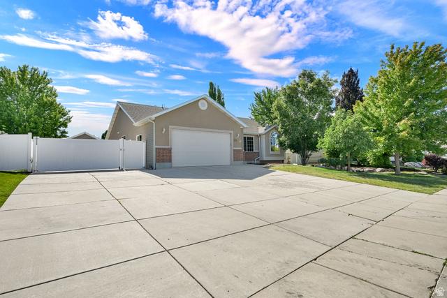 Syracuse, Utah, 84075, United States, 4 Bedrooms Bedrooms, ,3 BathroomsBathrooms,Residential,For Sale,2048883