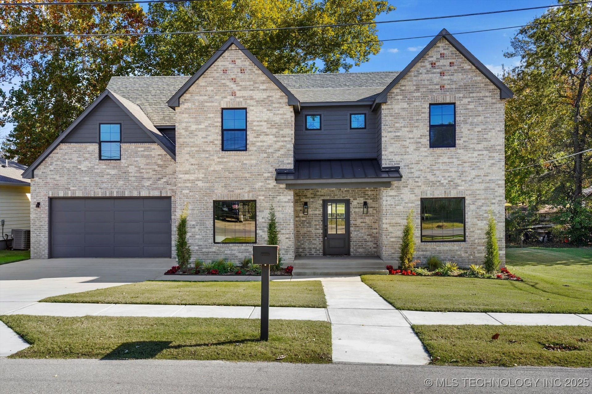 Broken Arrow, Oklahoma, 74012, United States, 5 Bedrooms Bedrooms, ,3 BathroomsBathrooms,Residential,For Sale,1991431