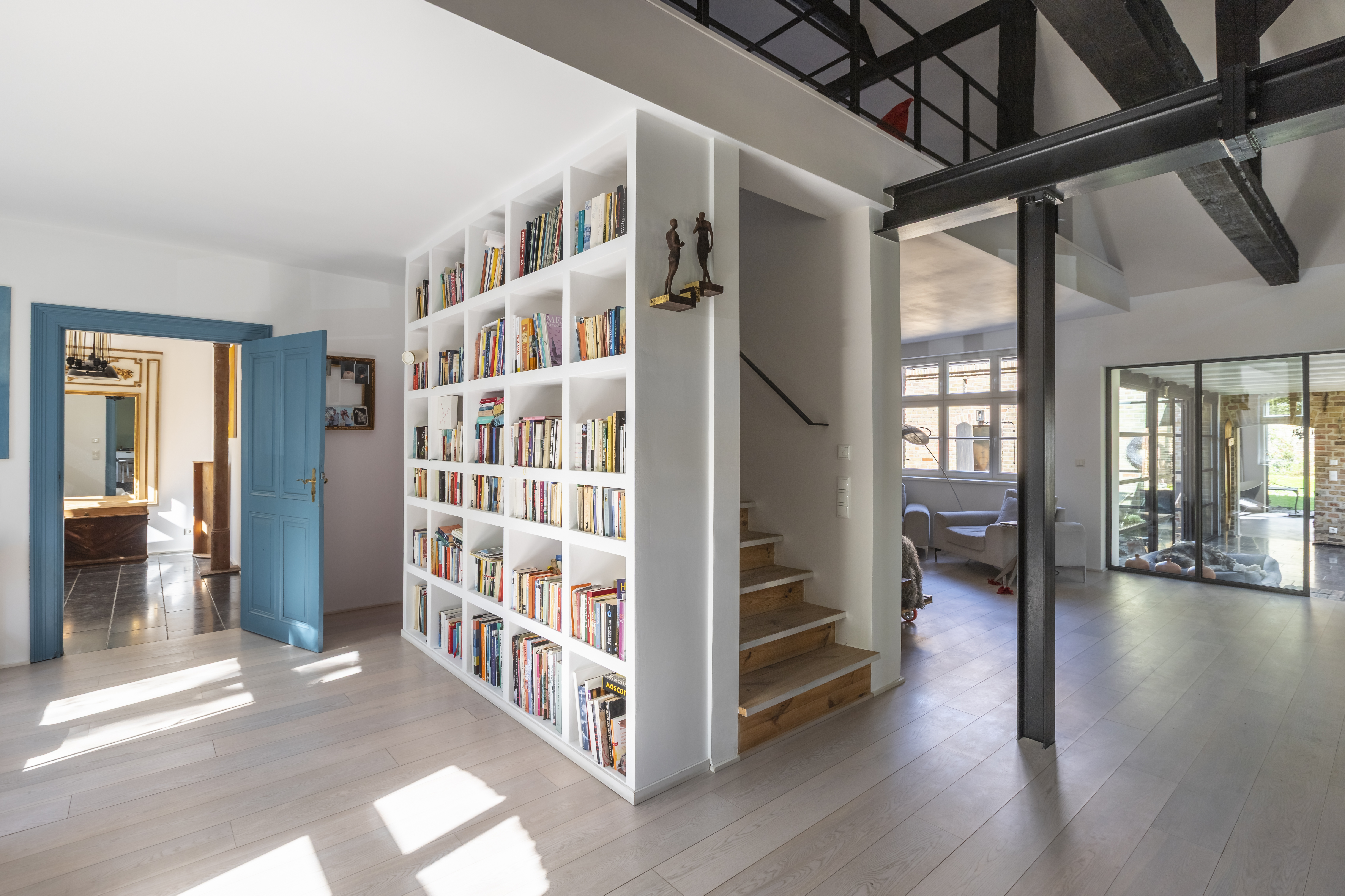  Historical School Reimagined – Exceptional Living with Architectural Depth - 物件實景