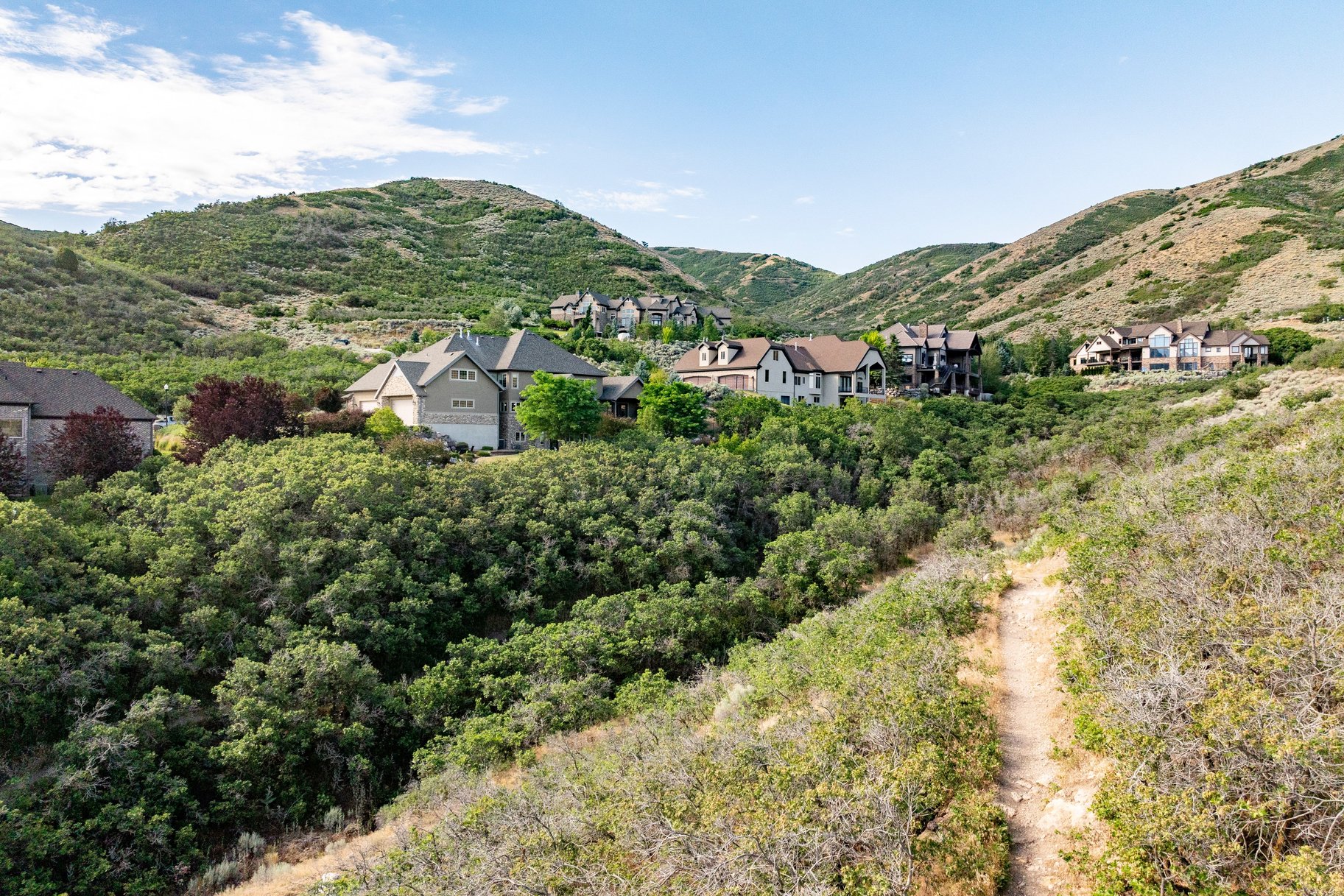  Mountain Views, Trail Access & Luxury East Bench Living - 物件實景