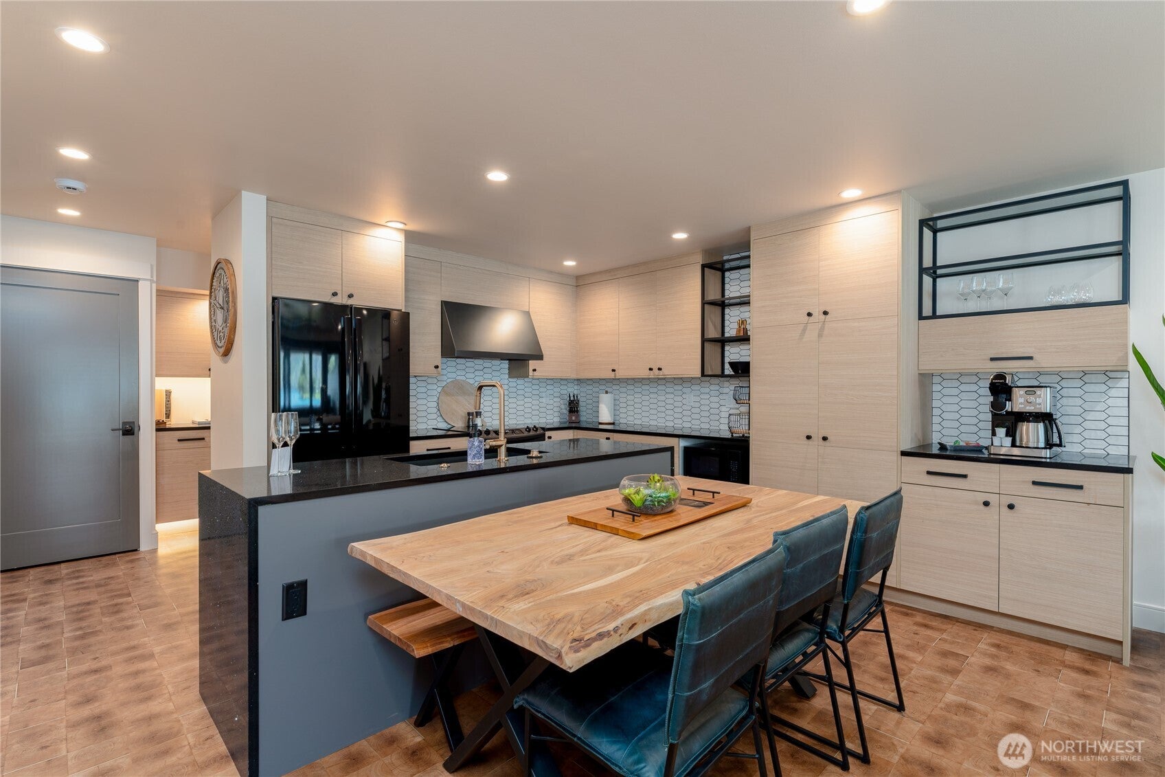 Manson, Washington, 98831, United States, 1 Bedroom Bedrooms, ,2 BathroomsBathrooms,Residential,For Sale,1847546