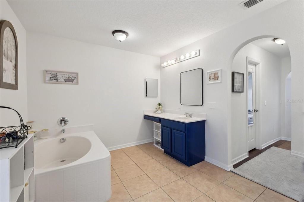 Leesburg, Florida, 34748, United States, 6 Bedrooms Bedrooms, ,5 BathroomsBathrooms,Residential,For Sale,1785536