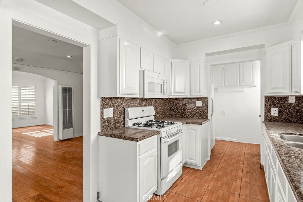 Los Angeles, California, 90016, United States, 3 Bedrooms Bedrooms, ,2 BathroomsBathrooms,Residential,For Sale,2005249