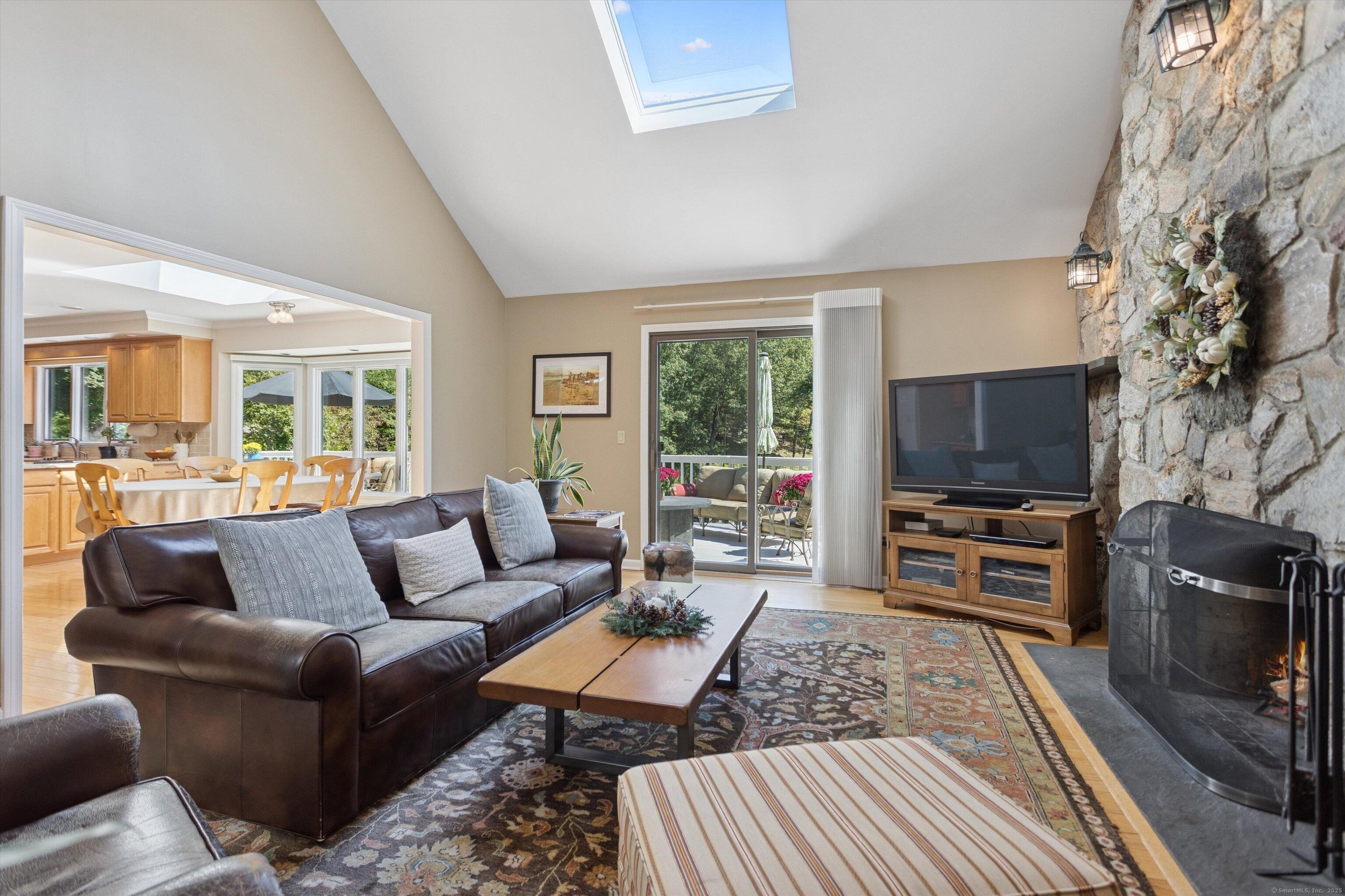 Stamford, Connecticut, 06903, United States, 5 Bedrooms Bedrooms, ,5 BathroomsBathrooms,Residential,For Sale,1976507