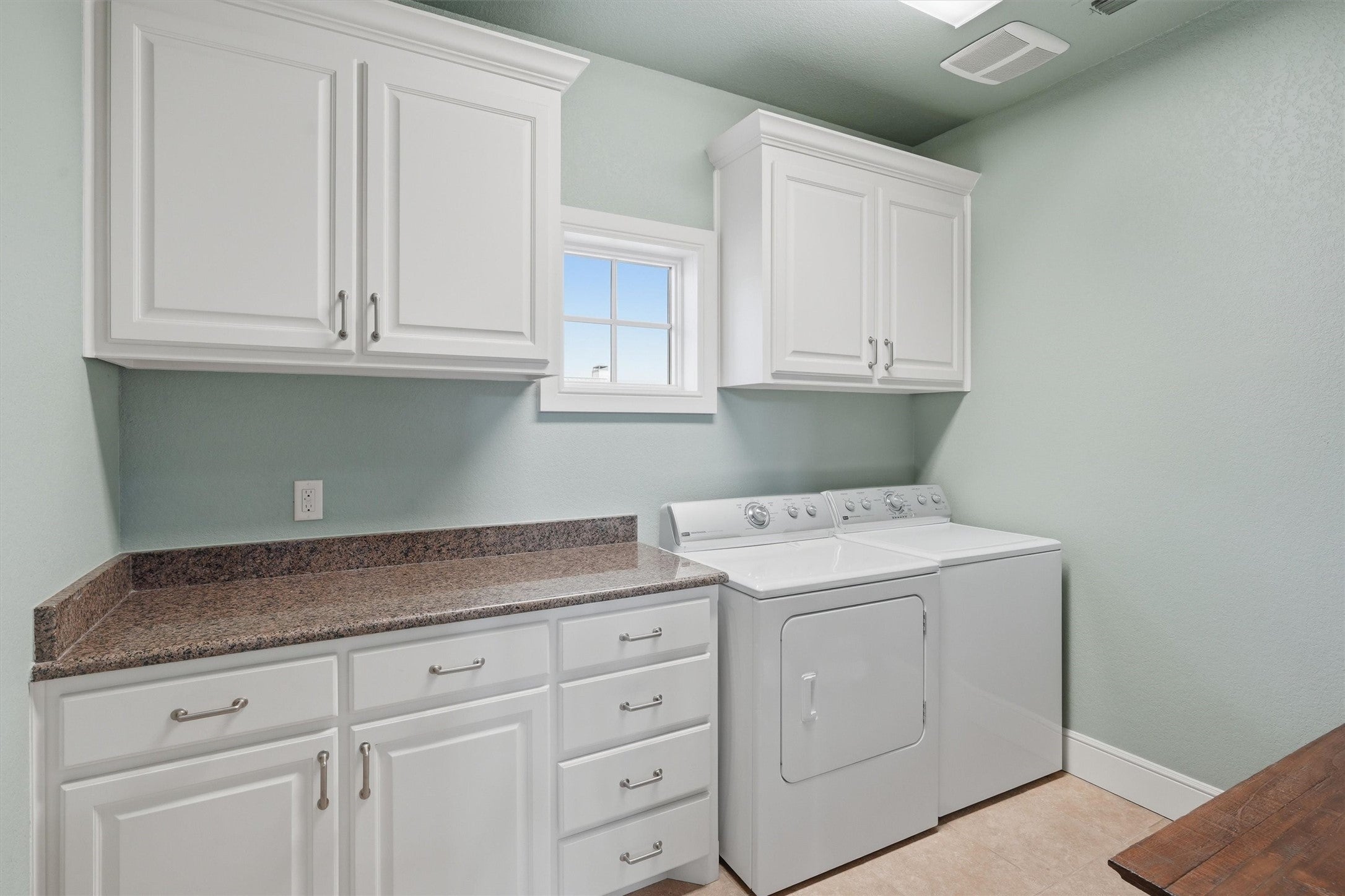Graford, Texas, 76449, United States, 4 Bedrooms Bedrooms, ,5 BathroomsBathrooms,Residential,For Sale,2048320