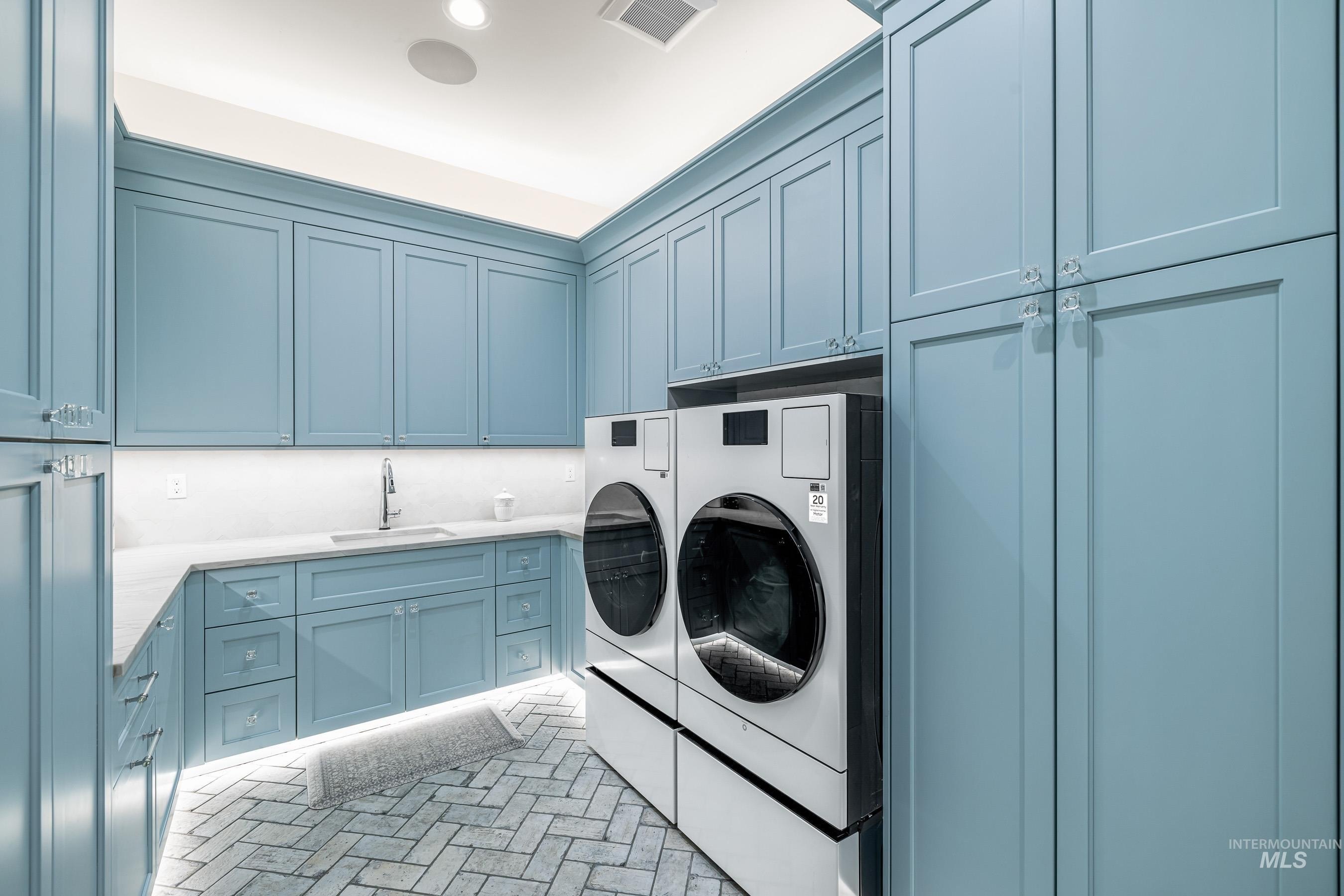 McCall, Idaho, 83638, United States, 5 Bedrooms Bedrooms, ,4 BathroomsBathrooms,Residential,For Sale,1989915