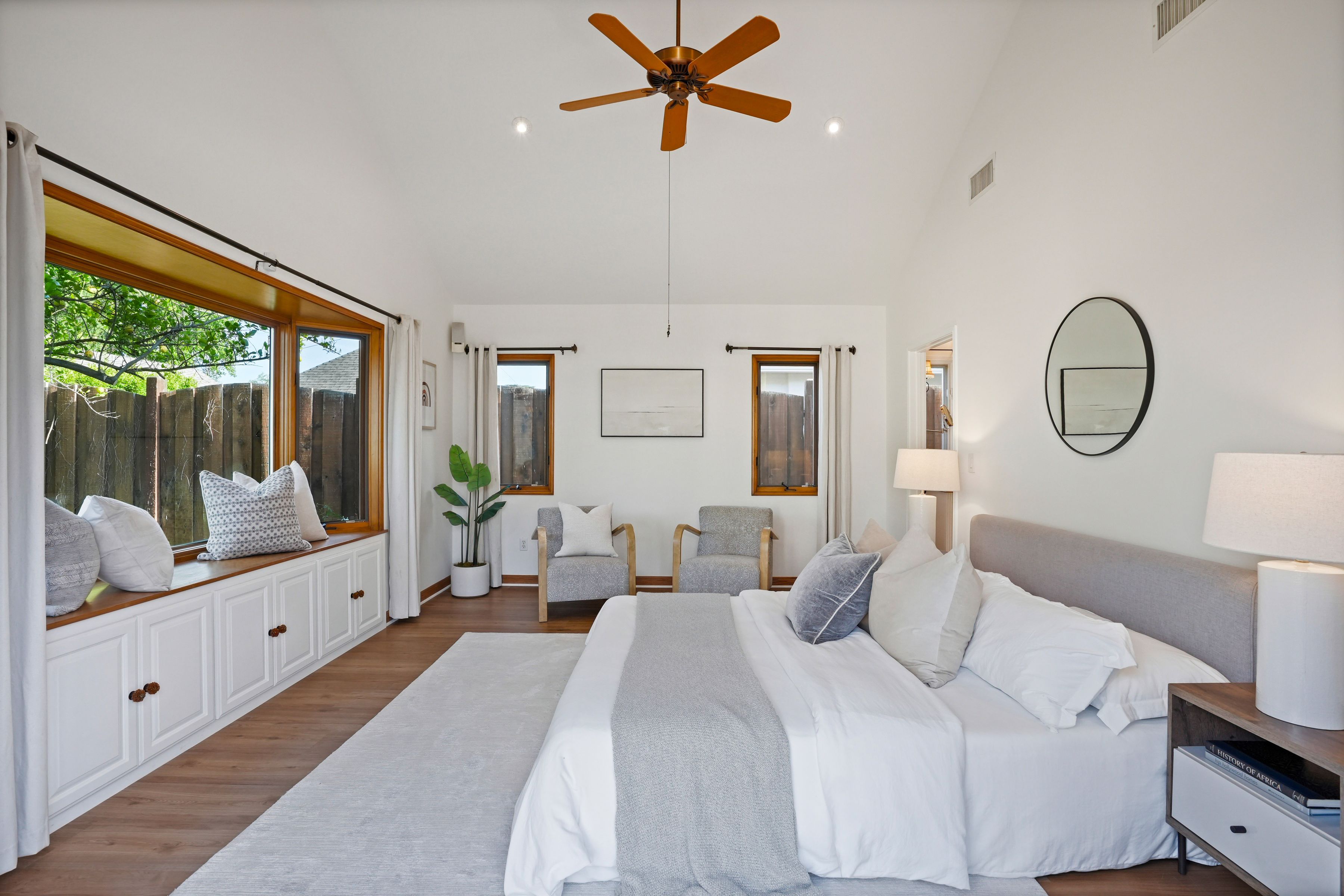  6506 Colbath Avenue - 物件實景