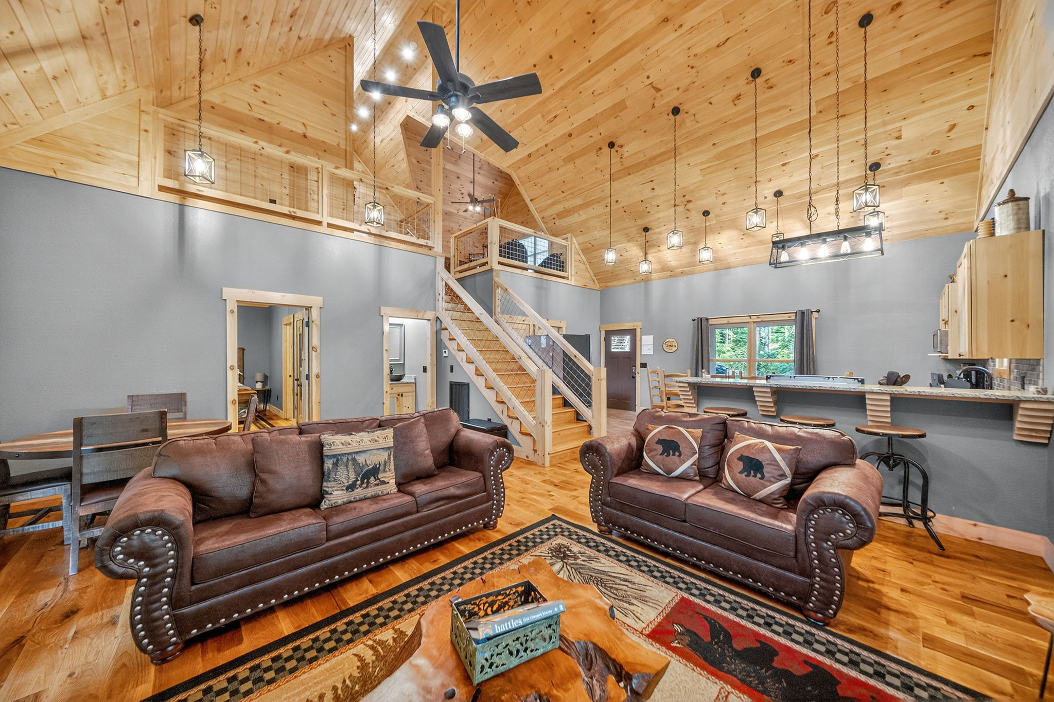 Sevierville, Tennessee, 37862, United States, 4 Bedrooms Bedrooms, ,6 BathroomsBathrooms,Residential,For Sale,1982838