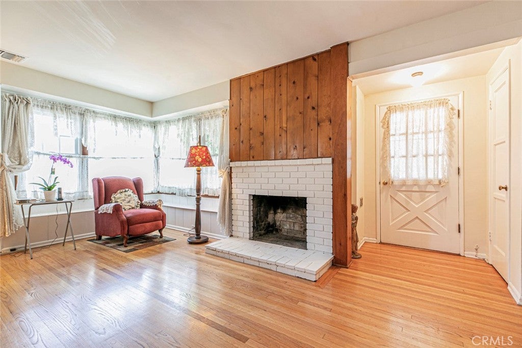 Van Nuys, California, 91405, United States, 2 Bedrooms Bedrooms, ,2 BathroomsBathrooms,Residential,For Sale,1993356