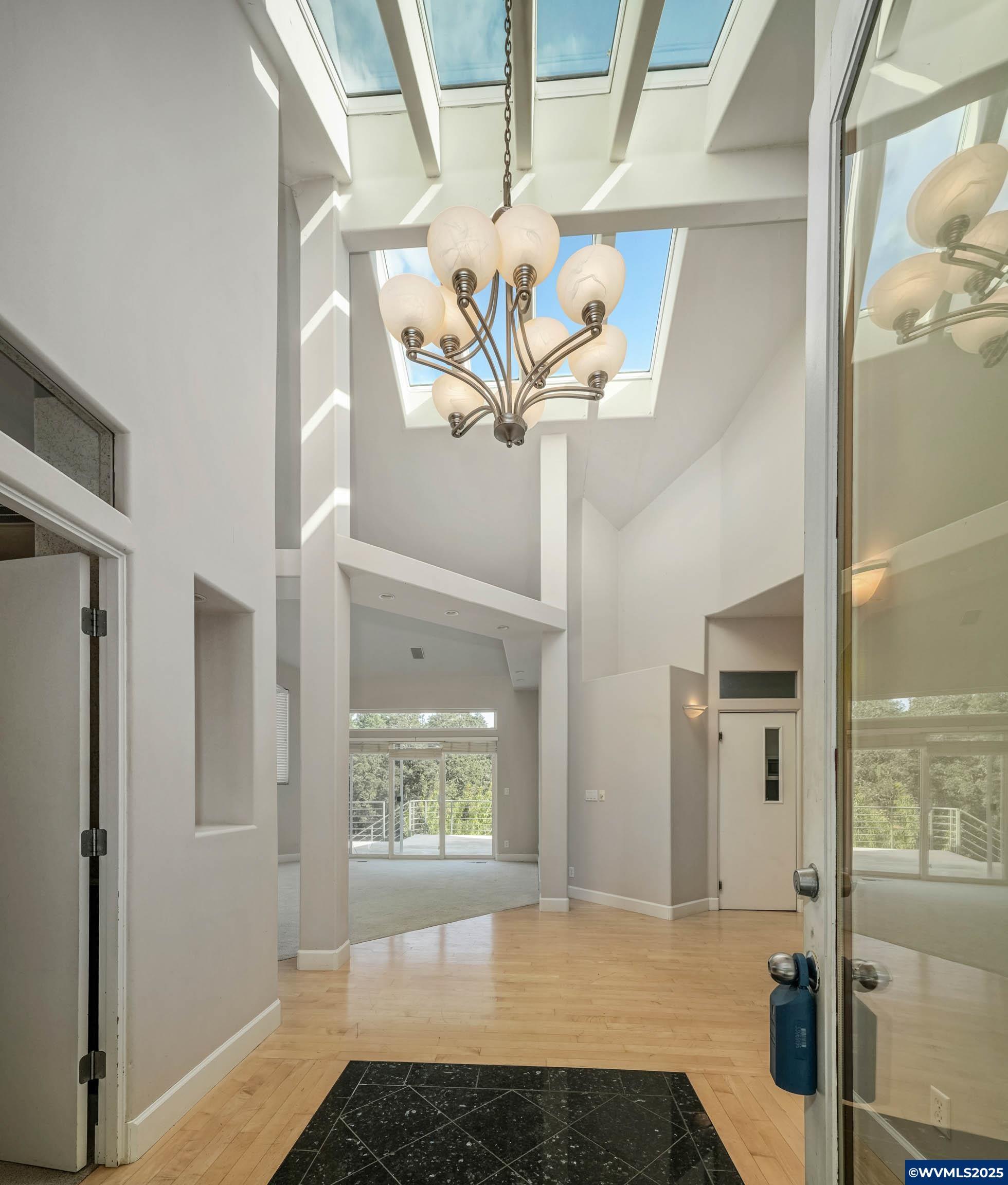 Salem, Oregon, 97306, United States, 6 Bedrooms Bedrooms, ,5 BathroomsBathrooms,Residential,For Sale,1911062