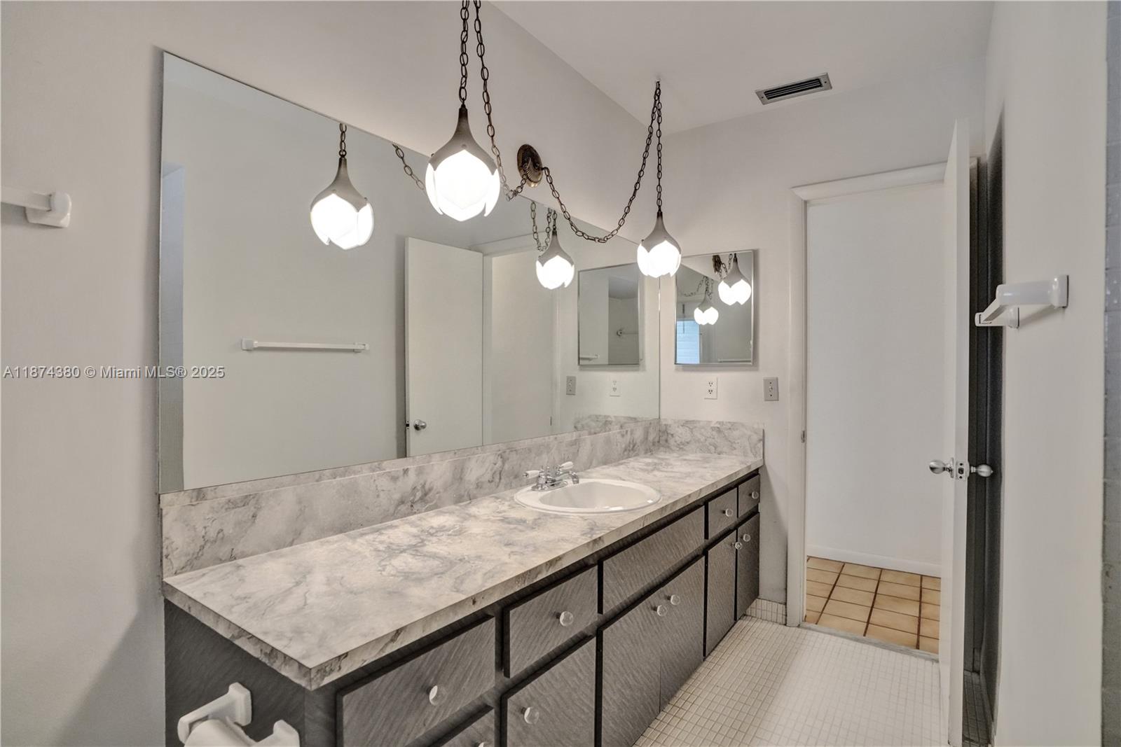 Cutler Bay, Florida, 33189, United States, 3 Bedrooms Bedrooms, ,2 BathroomsBathrooms,Residential,For Sale,1941655