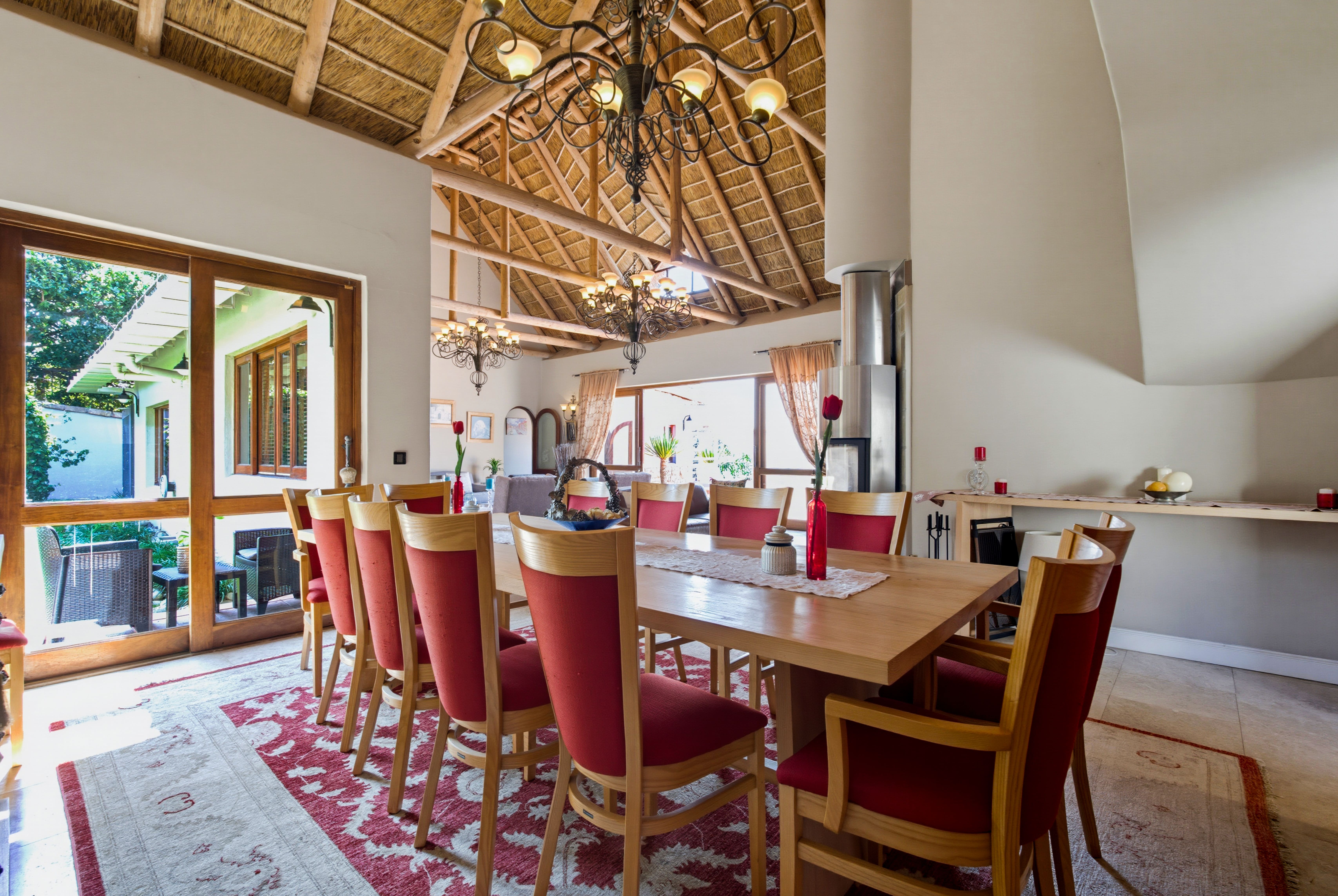  Elevated Family Living with Exceptional Mountain and Valley Views - 物件實景