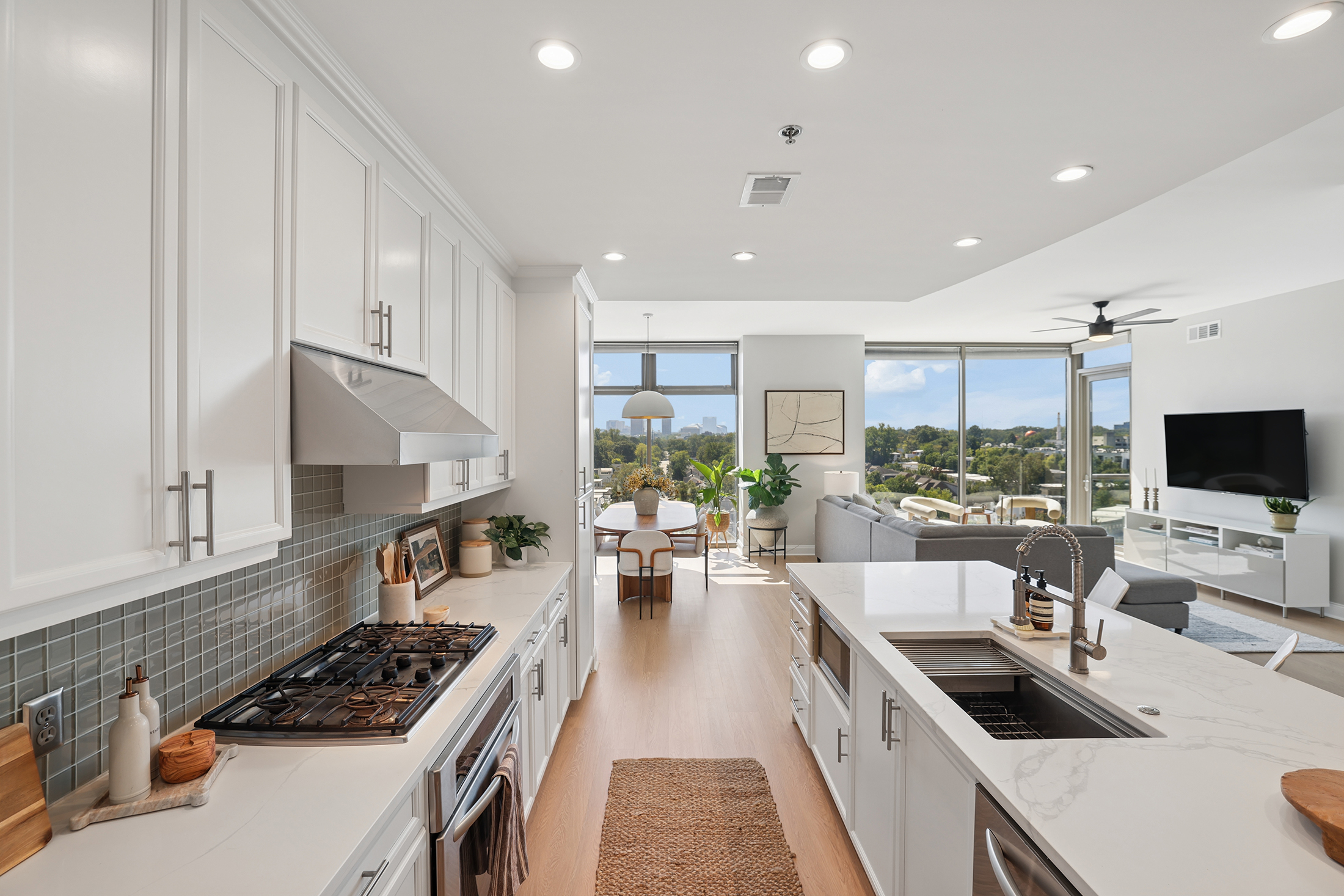  The Best Floor Plan, the Best View and Completely Updated Throughout - 物件實景