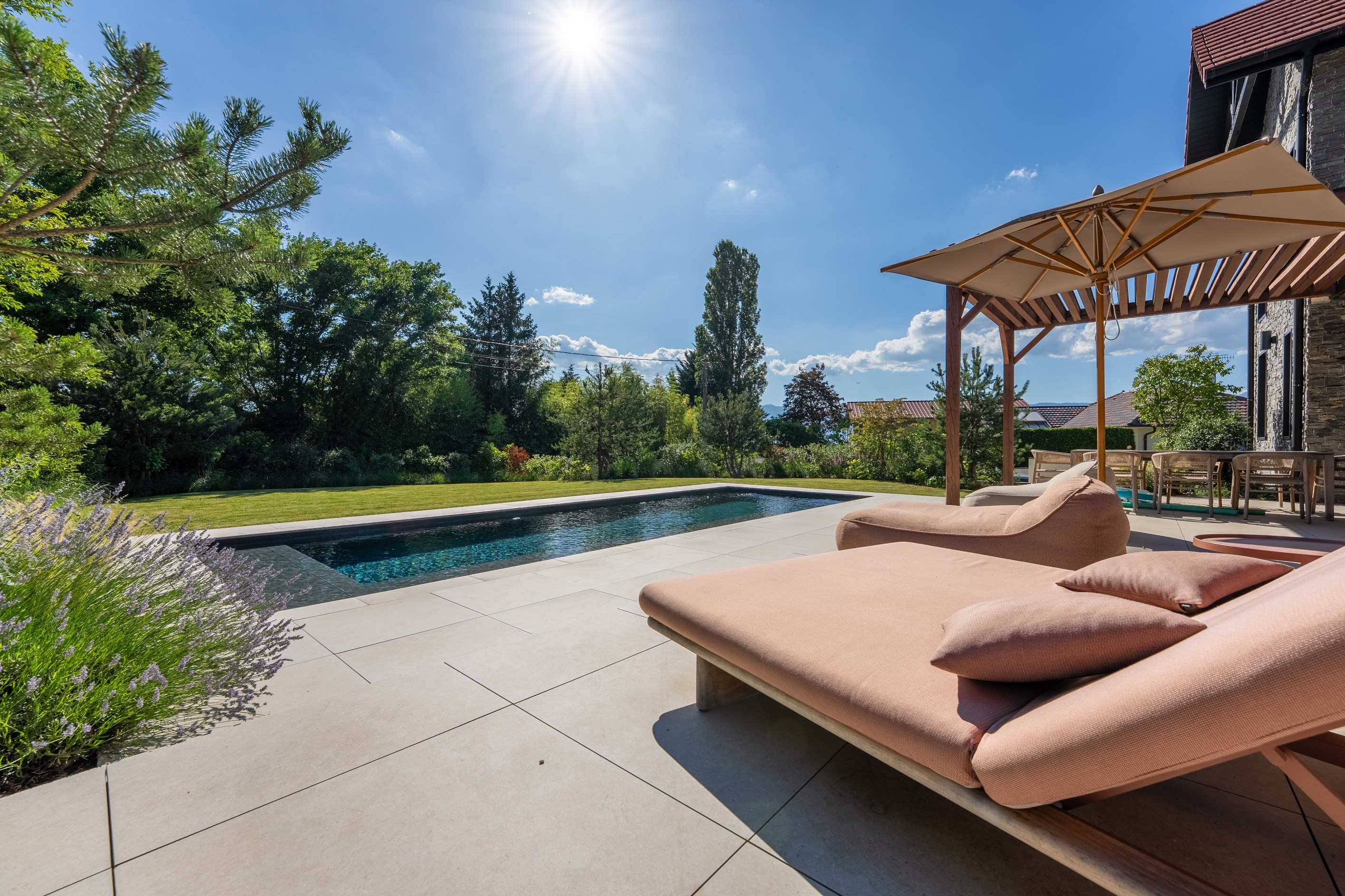  Contemporary villa with  a prime location near the Swiss border. - 物件實景