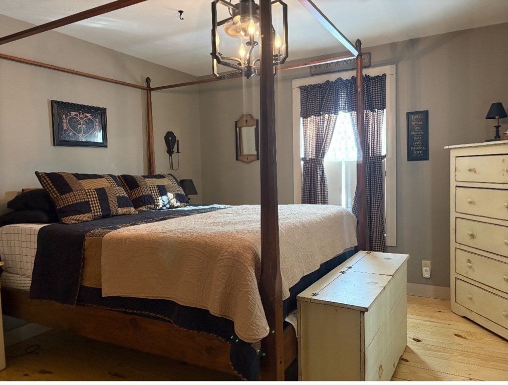 Northbridge, Massachusetts, 01588, United States, 4 Bedrooms Bedrooms, ,2 BathroomsBathrooms,Residential,For Sale,2015326